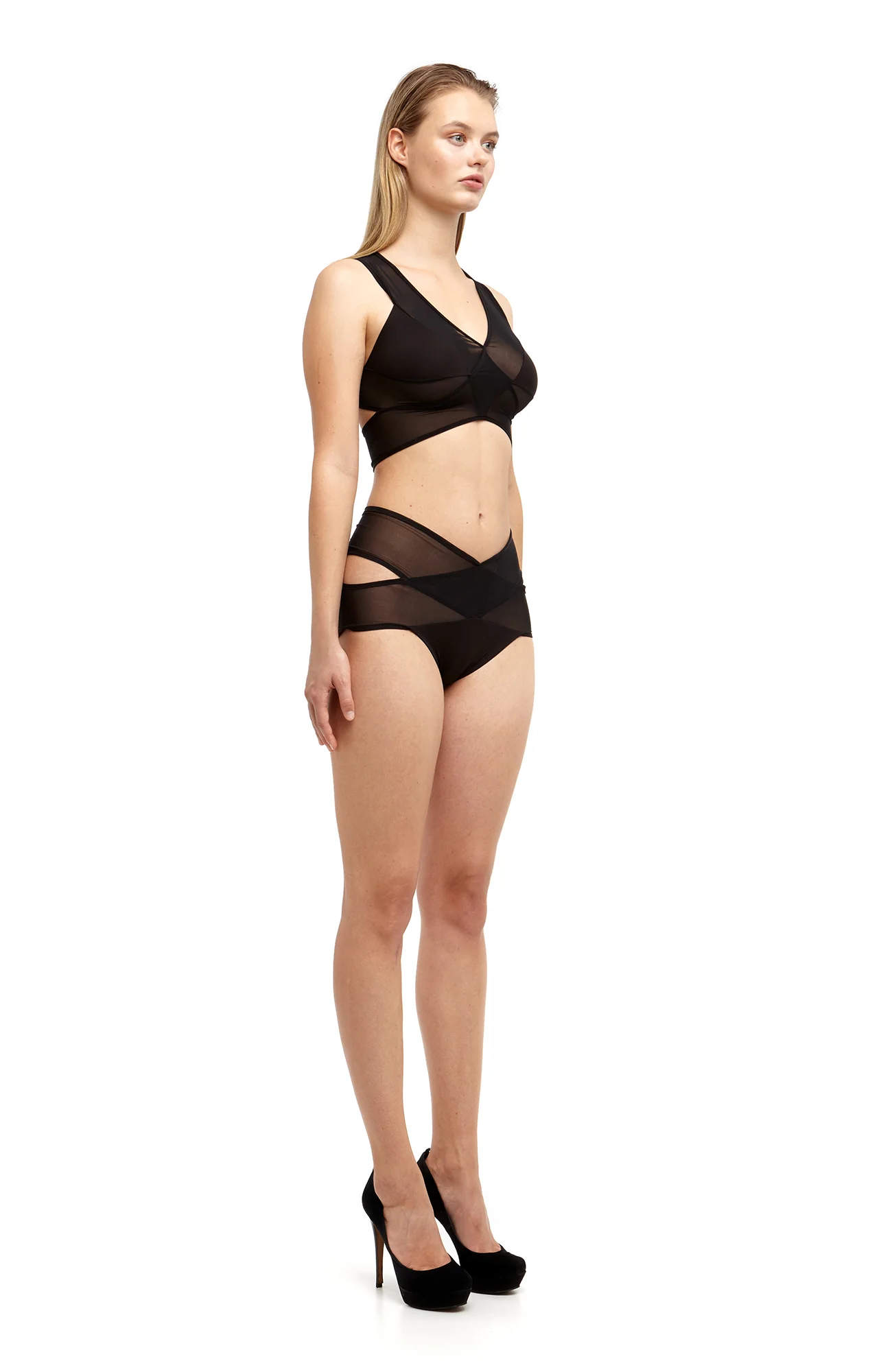 Jung_Bra_Brief-3fr_web.jpg