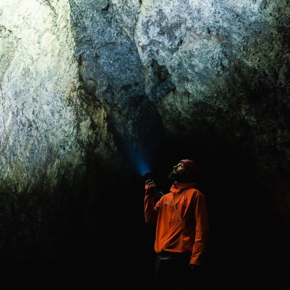 To compliment the photos of the volcanic beaches here is some shots from our tour of a lava tube!! The lava from this ancient site has long since flowed away but clues to existence remain. At one point, we shut off all the lights, standing in the dar