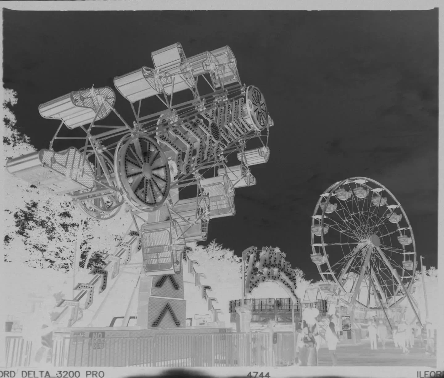 Small town Spring carnivals 🎉🤩

#Mamiya #RB67ProS
65mm lens
Ilford #delta3200
#filmsnotdead