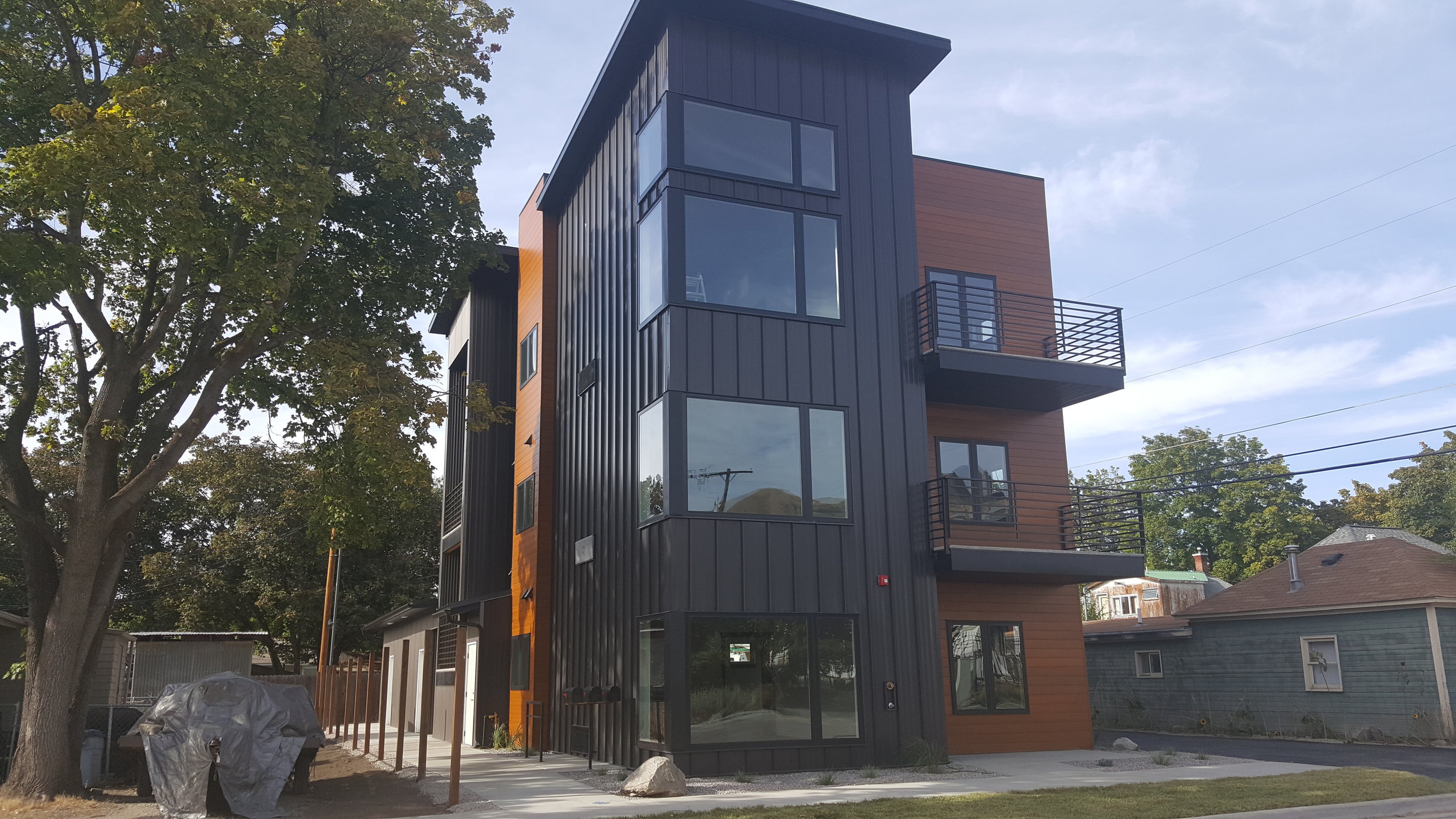 825 Grand Front.jpg