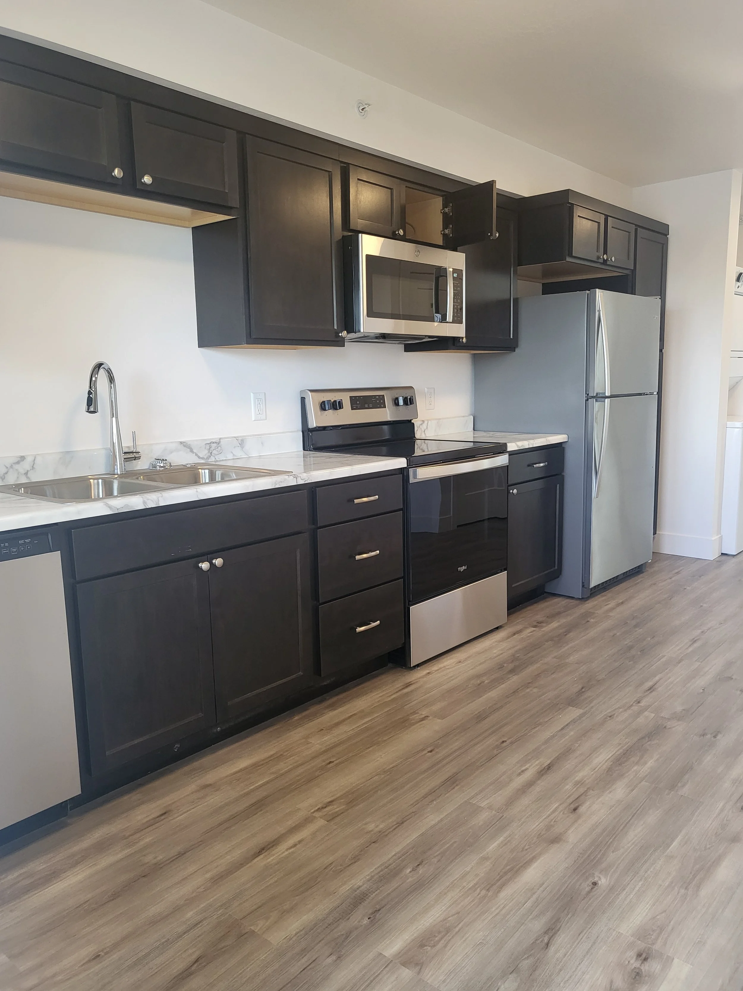 305 Kitchen.jpg
