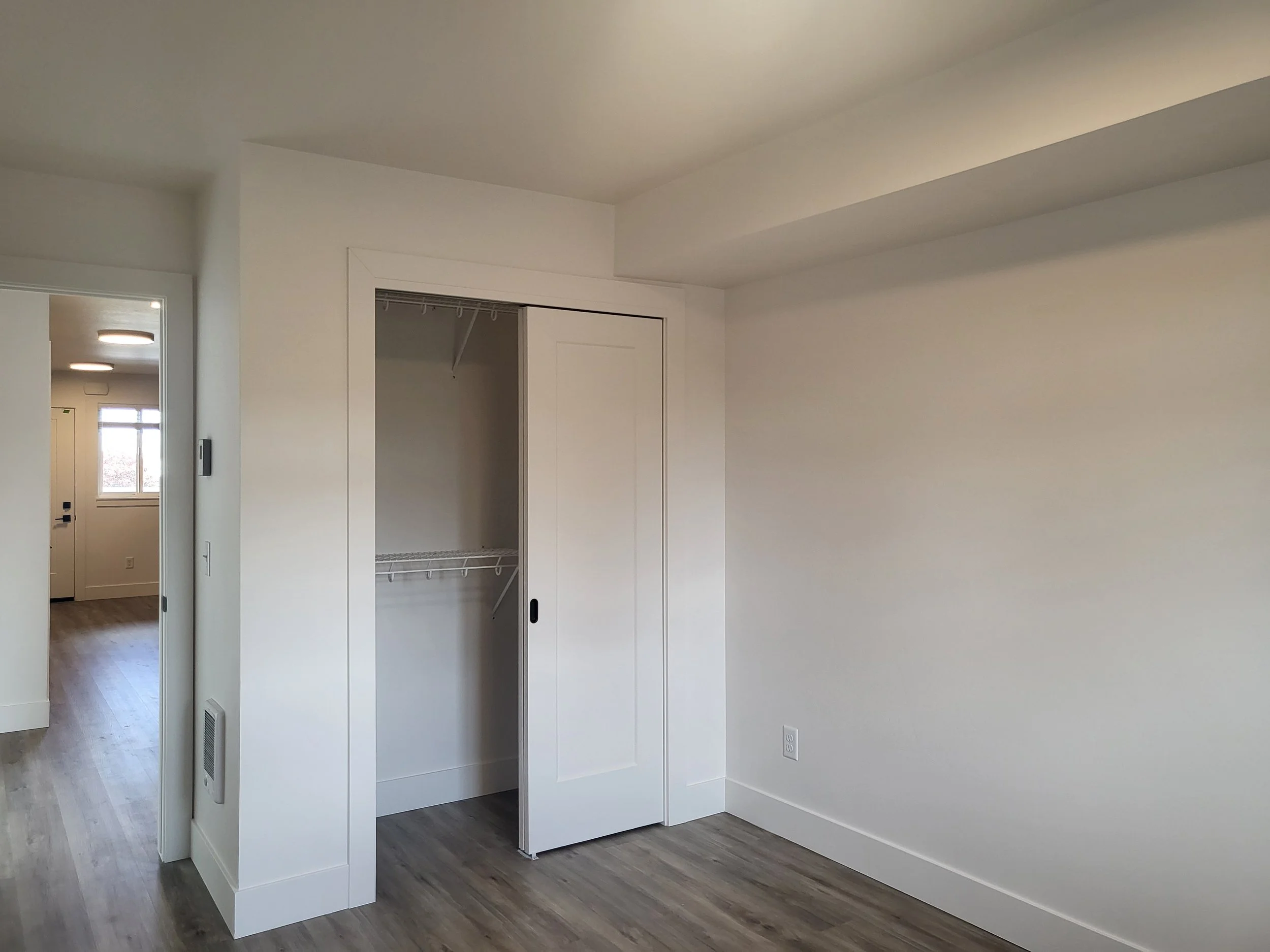 305 Bedroom closet.jpg