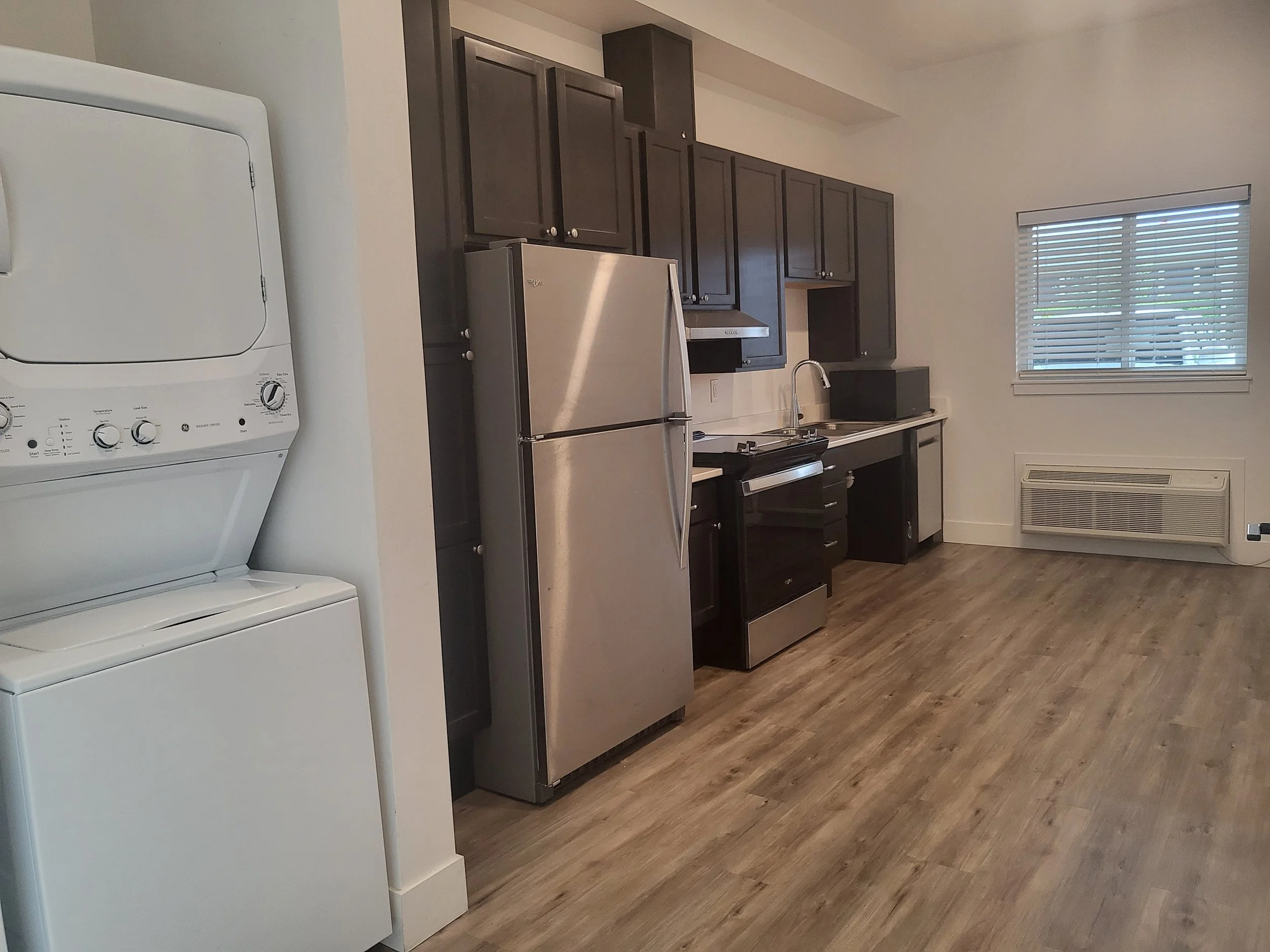 #101 Kitchen 2.jpg