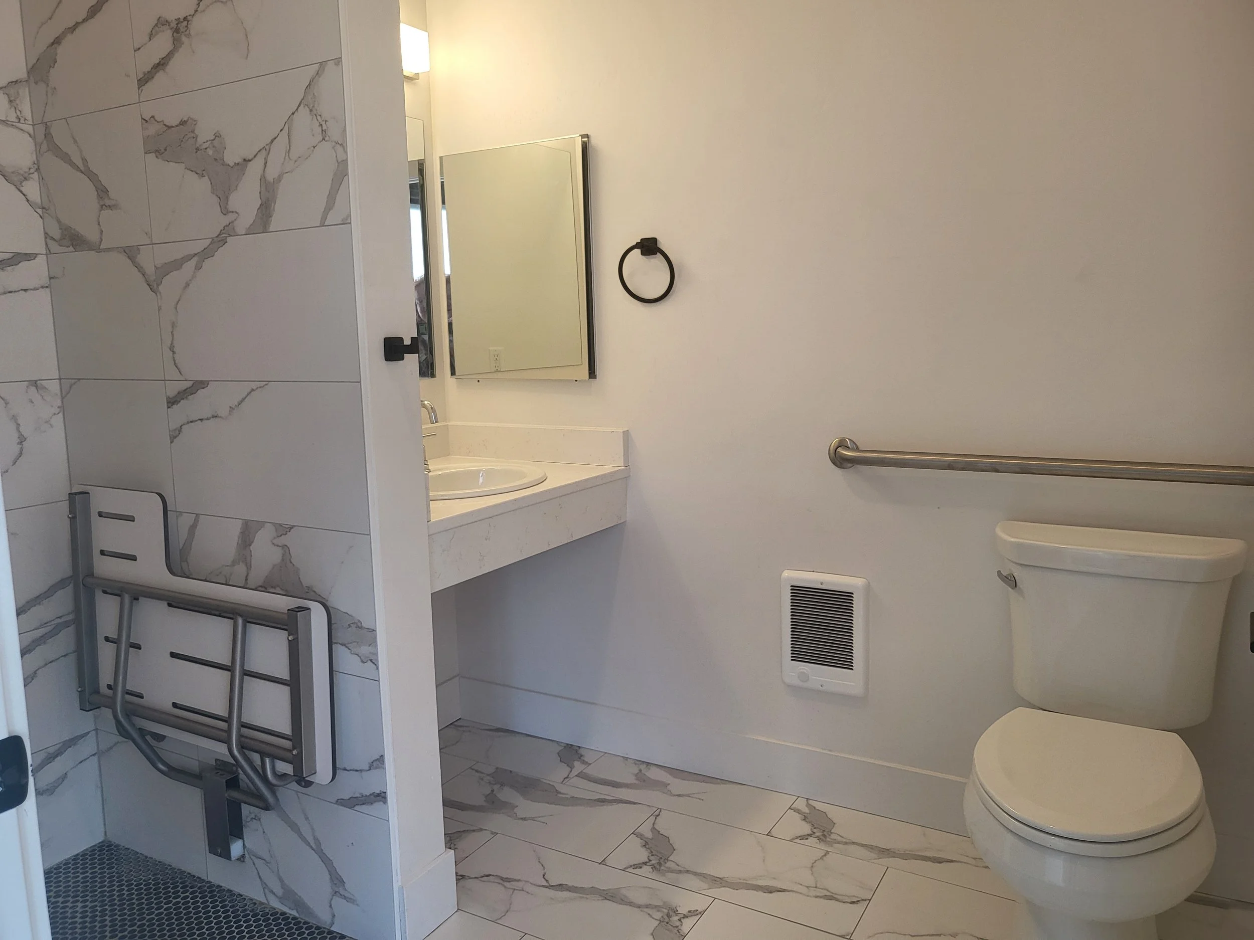 #101 Bathroom .jpg
