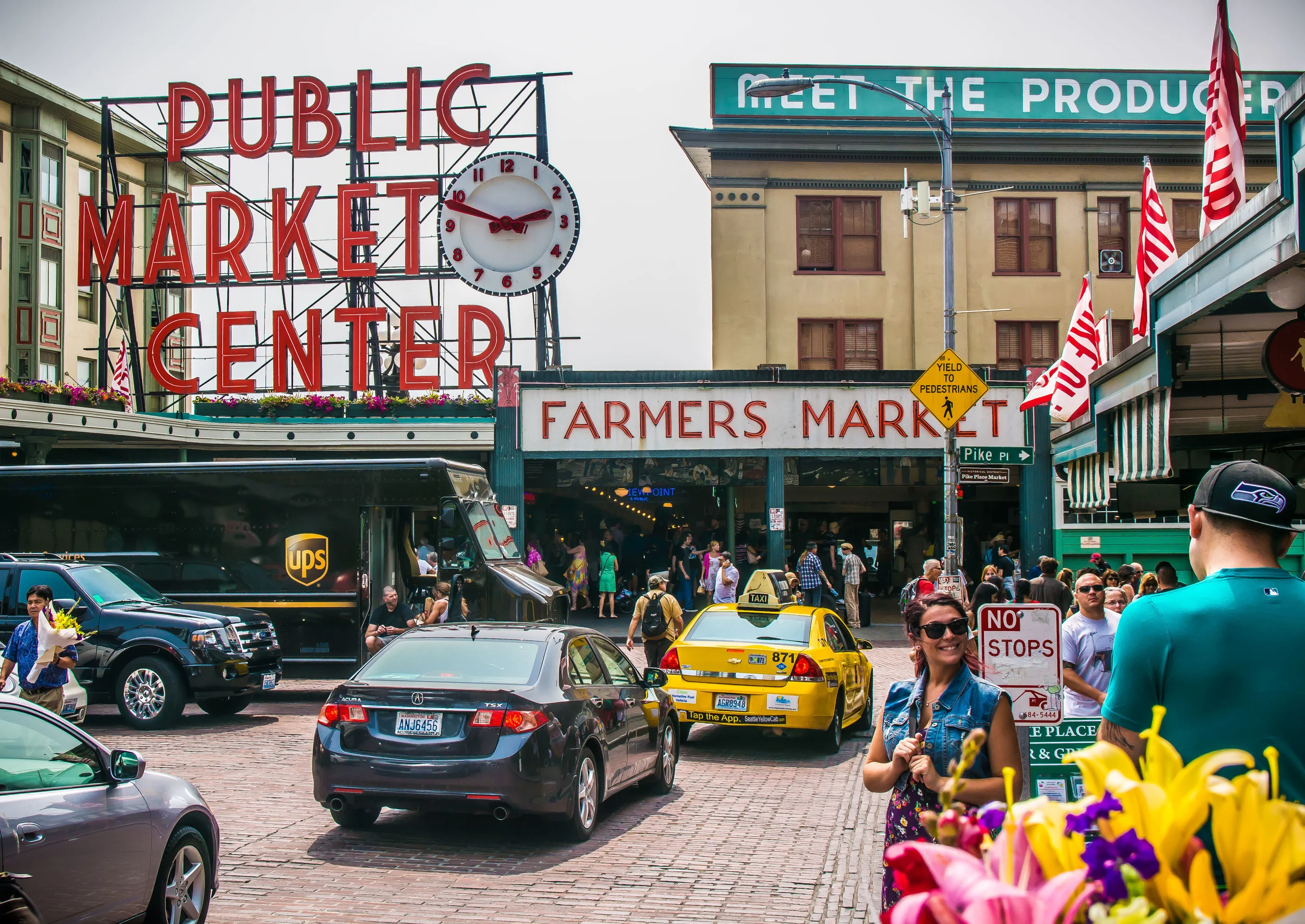 The self-critical photographer in me hasn't been pleased with many shots this trip, but l LOVE THIS PICTURE! Click to enlarge if you wish. Pike's Place Market, Seattle, WA.