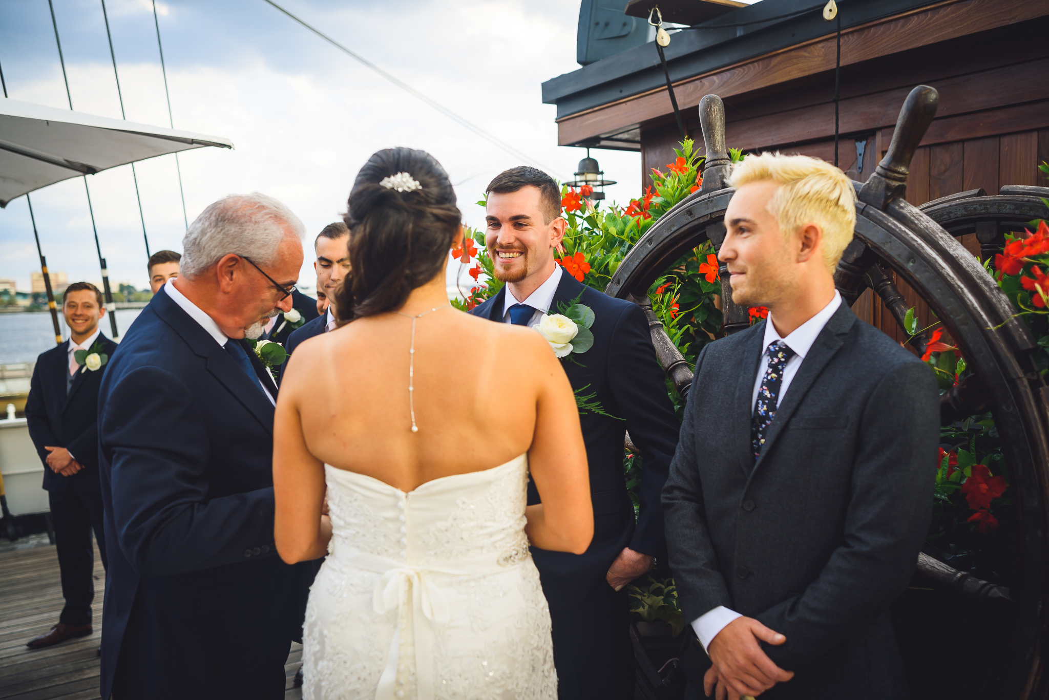 Moshulu-Wedding-Photographer-0033.jpg
