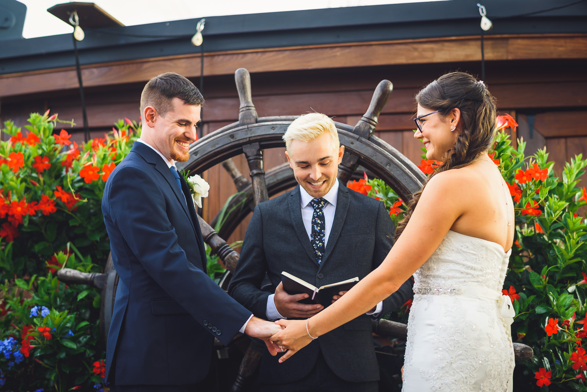 Moshulu-Wedding-Photographer-0034.jpg