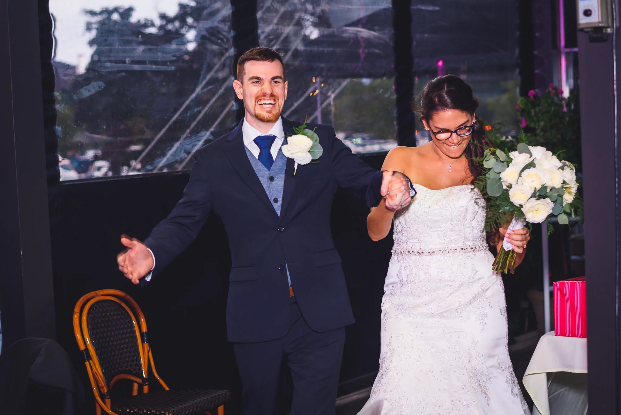 Moshulu-Wedding-Photographer-0044.jpg