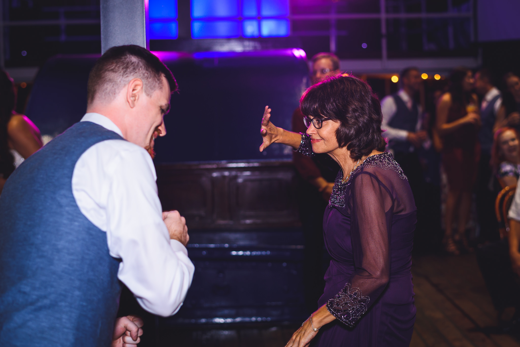 Moshulu-Wedding-Photographer-0059.jpg
