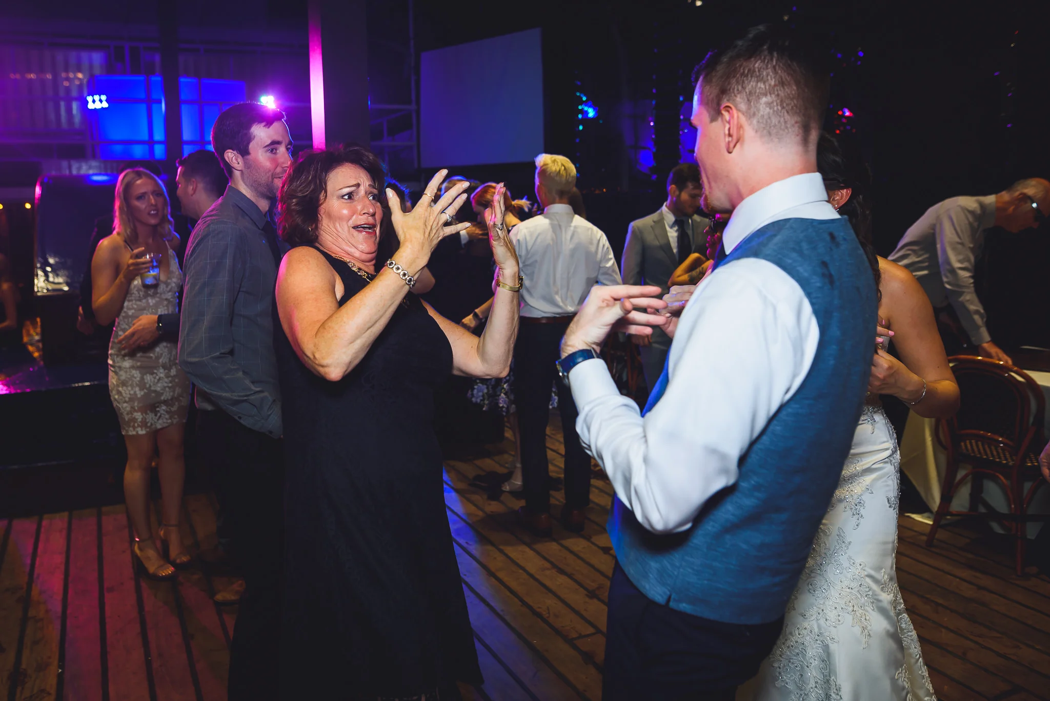 Moshulu-Wedding-Photographer-0064.jpg