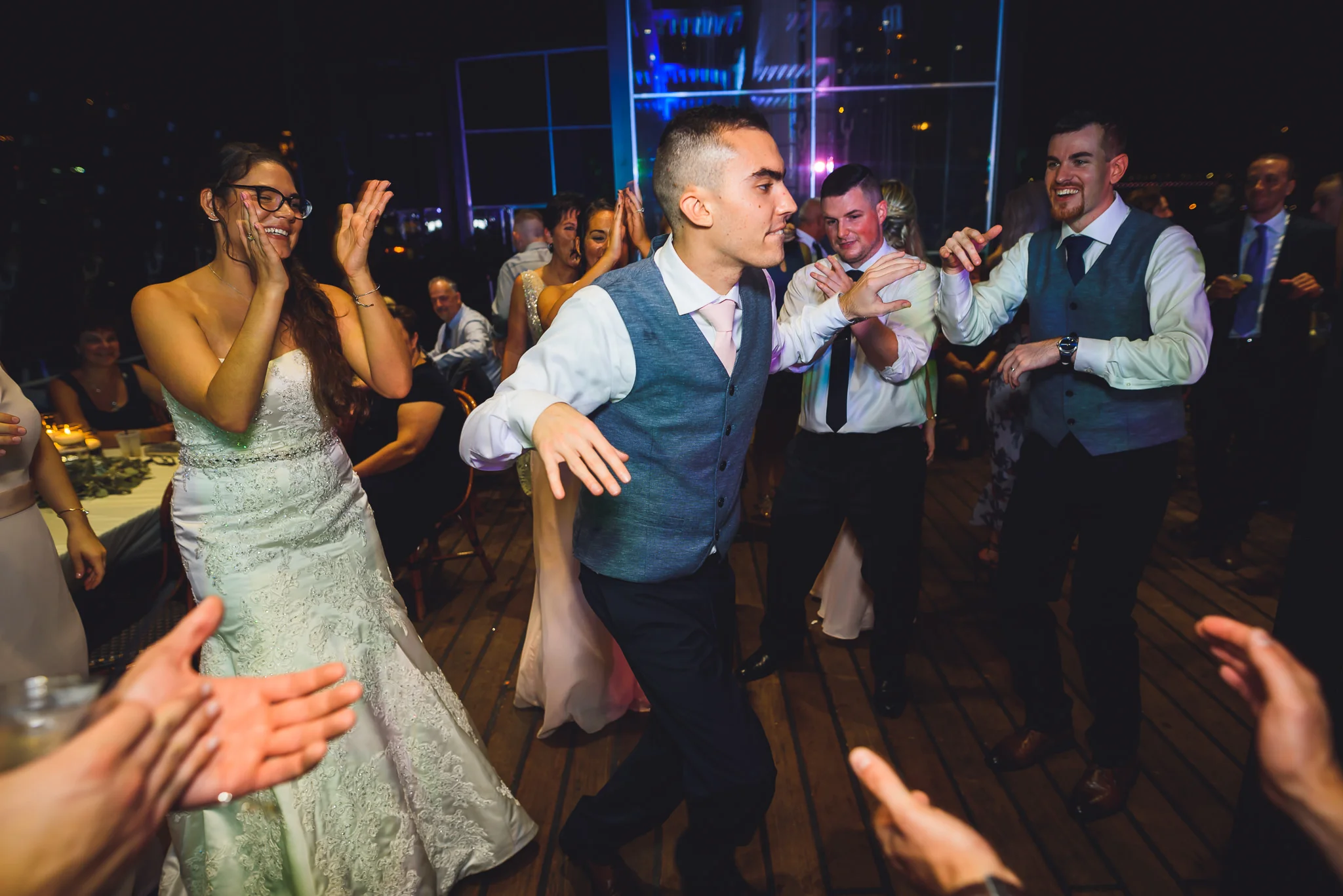 Moshulu-Wedding-Photographer-0070.jpg