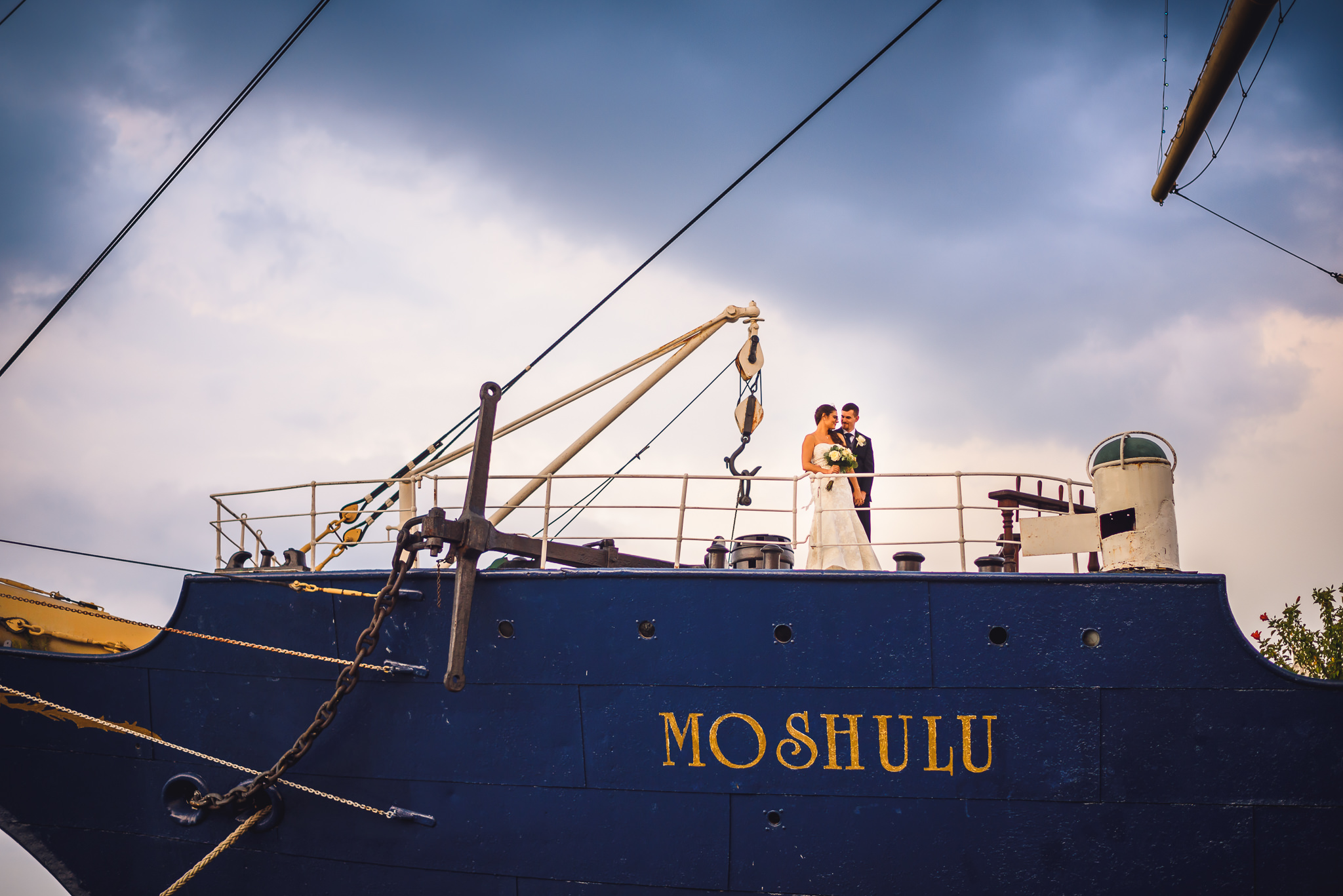 Moshulu-Wedding-Photographer-0040.jpg