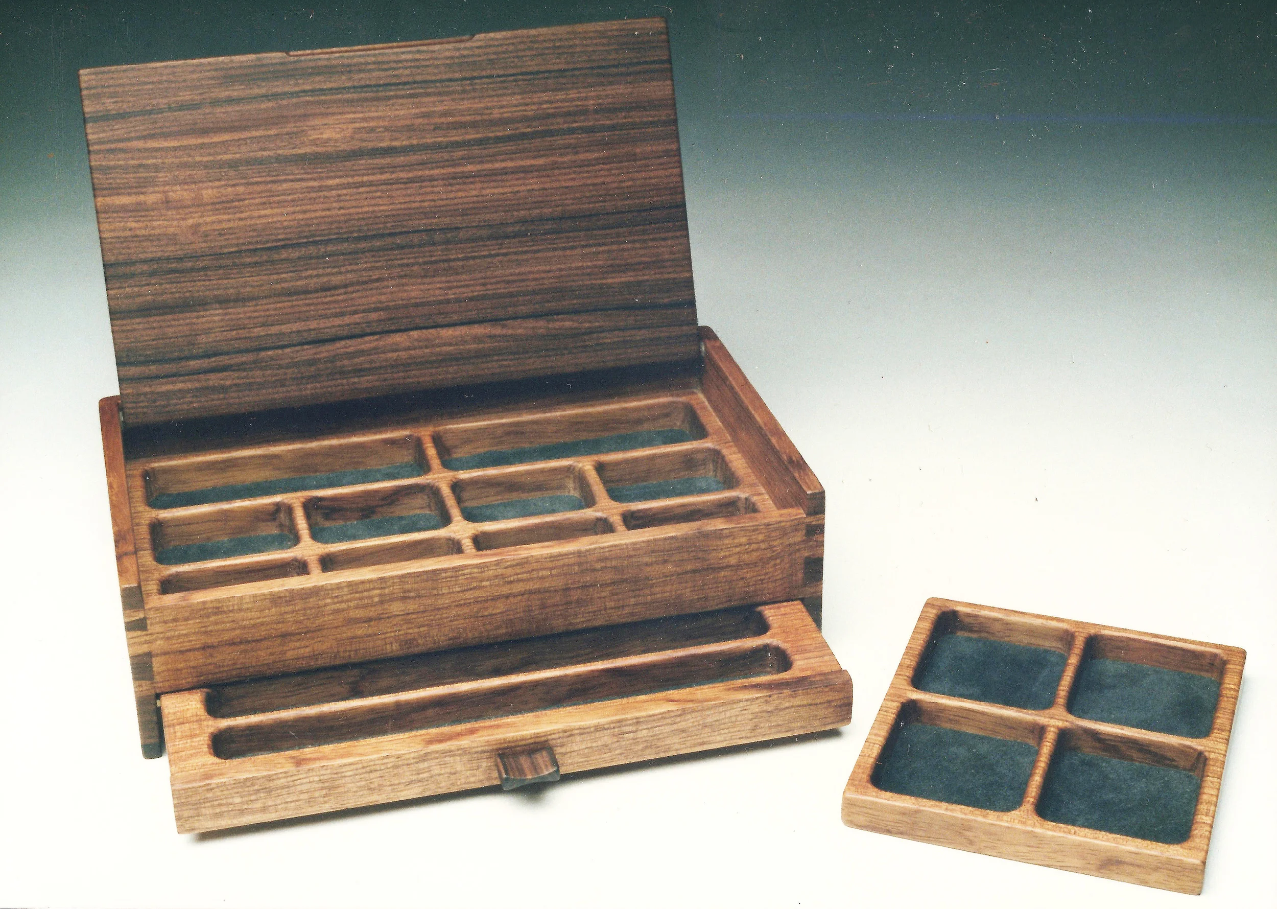 Dinning Table Detail 004.jpg