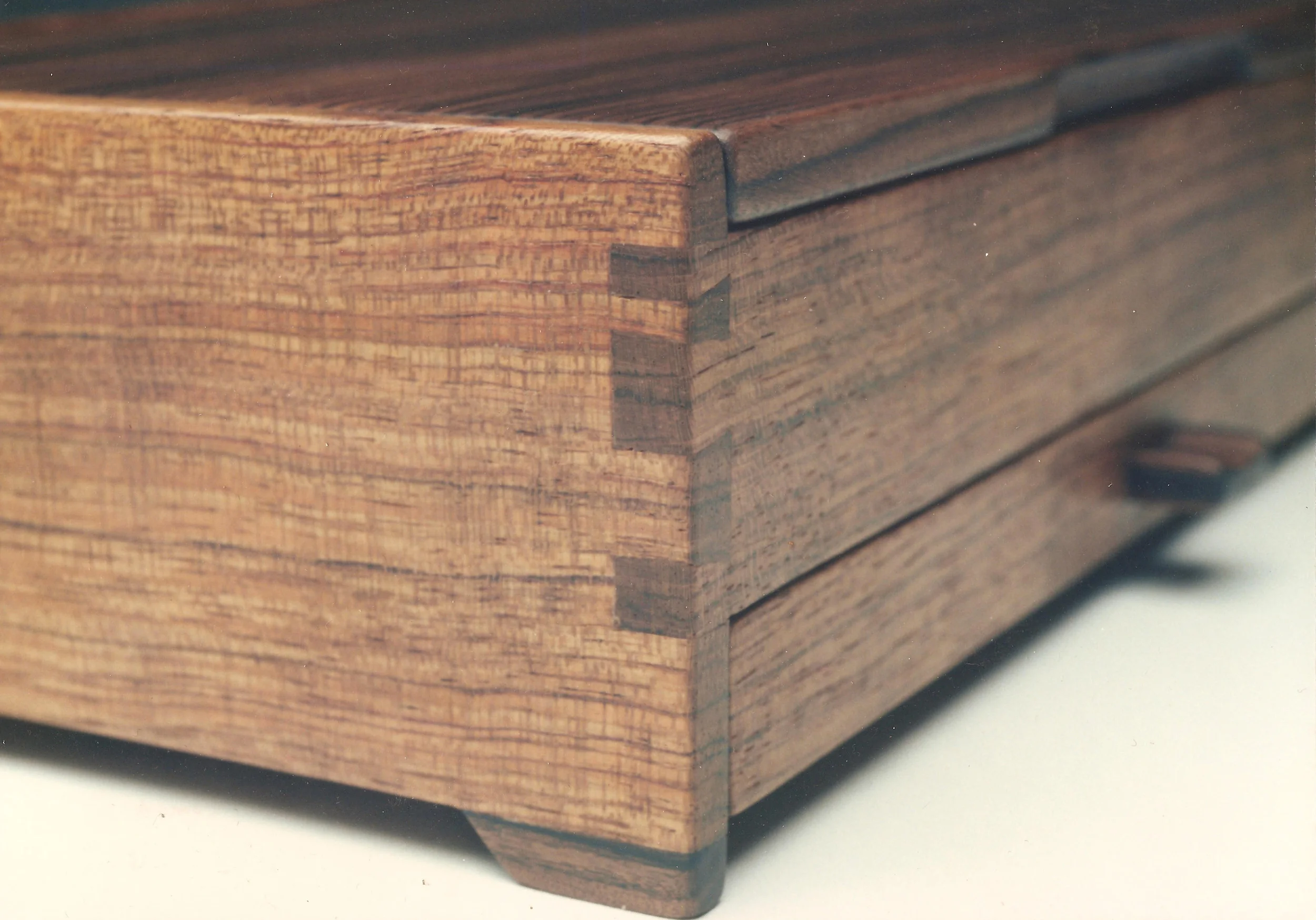Dinning Table Detail 005.jpg