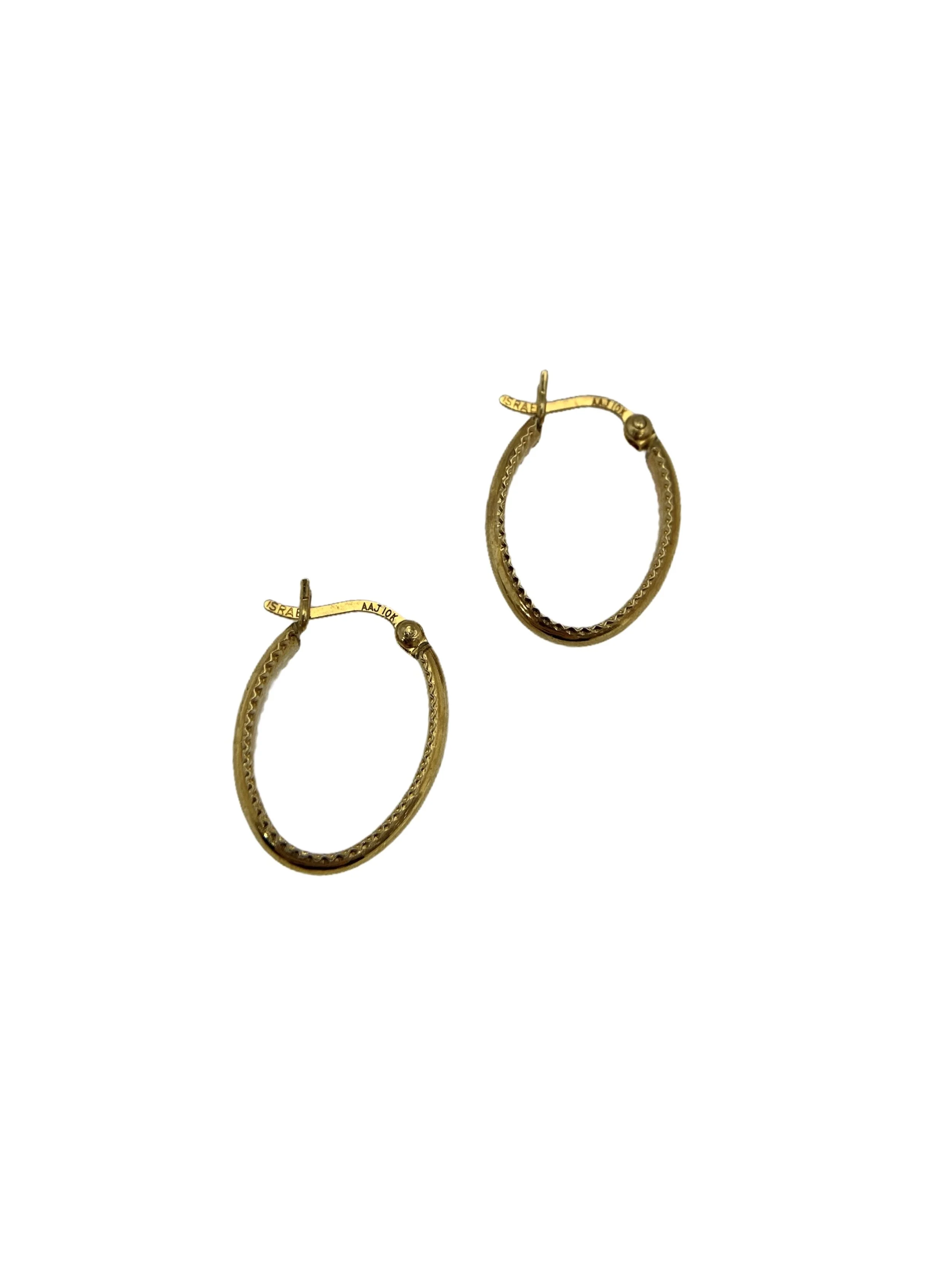 Simple oval hoops