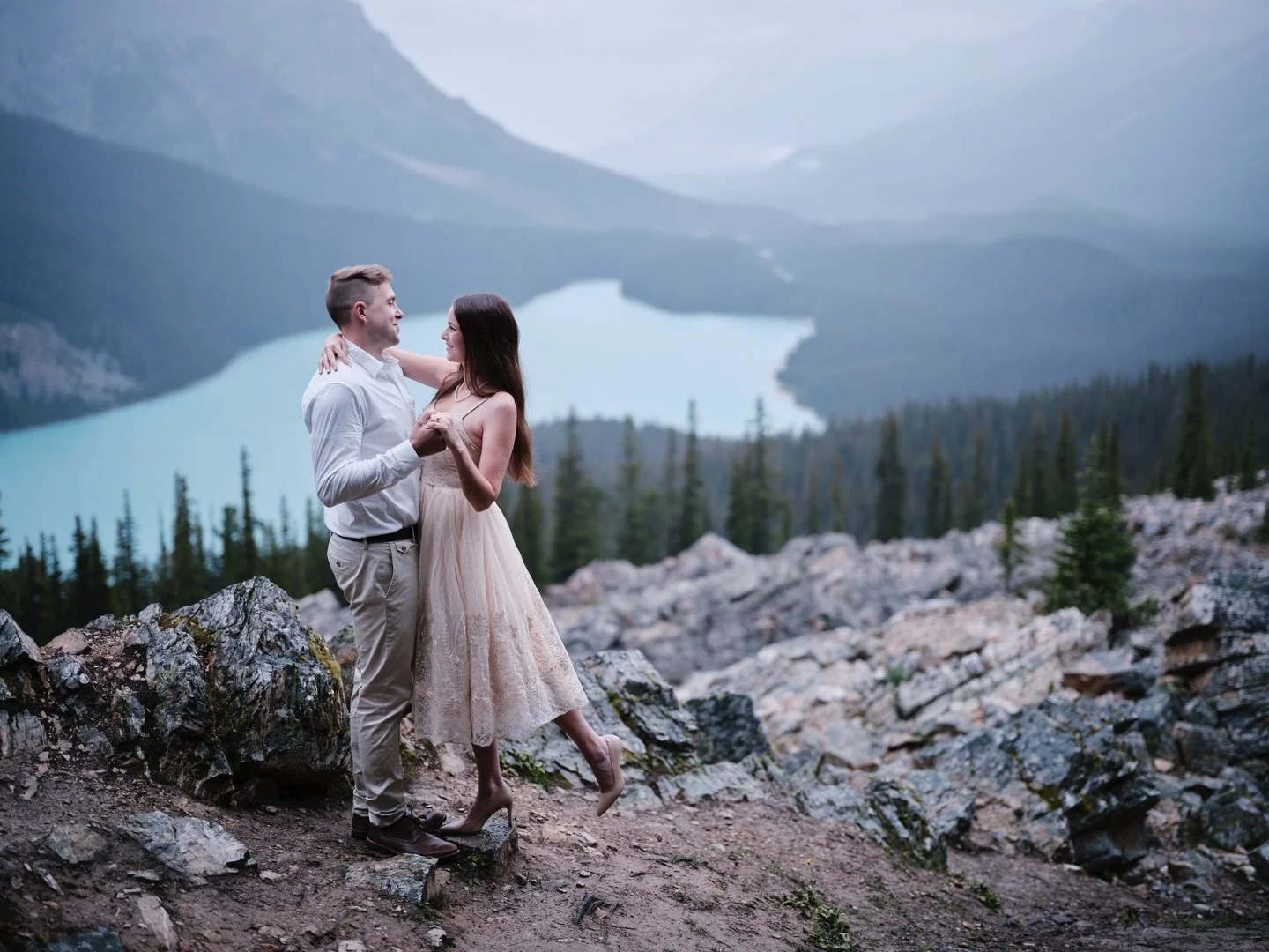 The mountains softened.
The rain moved in.
And somehow everything felt closer.

Banff has a way of quieting the world until only what matters remains.
Early morning shoot with Kelsey and Lucas in the Canadian Rockies.

#banffelopement
#canadianrockie