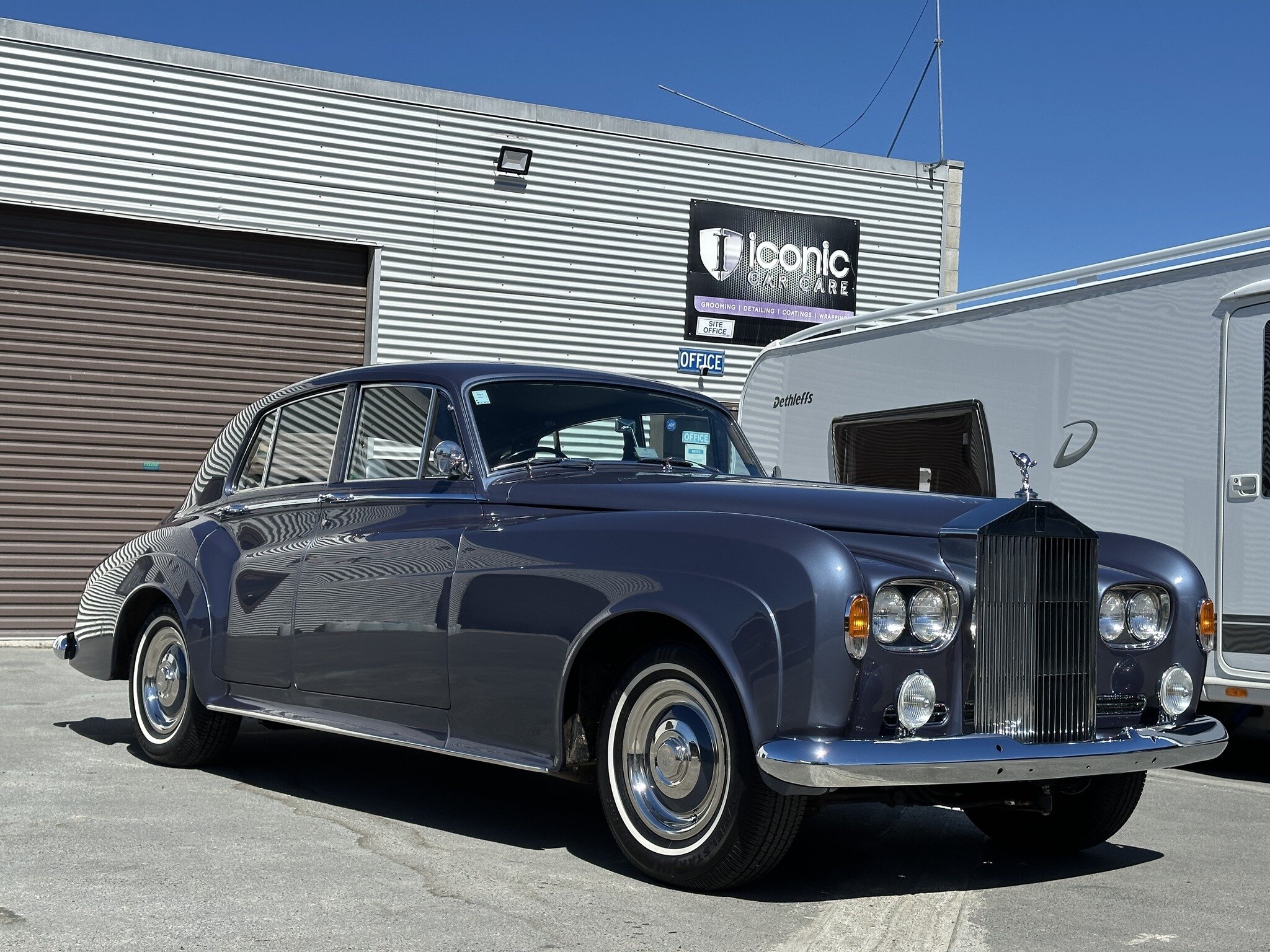 🔥Check this out!🔥

Protecting this stunning 1964 Rolls Royce silver Cloud. This timeless beauty had recently been repainted so it was the prefect time to get it protected. This is where our Paint Protection Film and IGL Ceramic Coatings combo comes