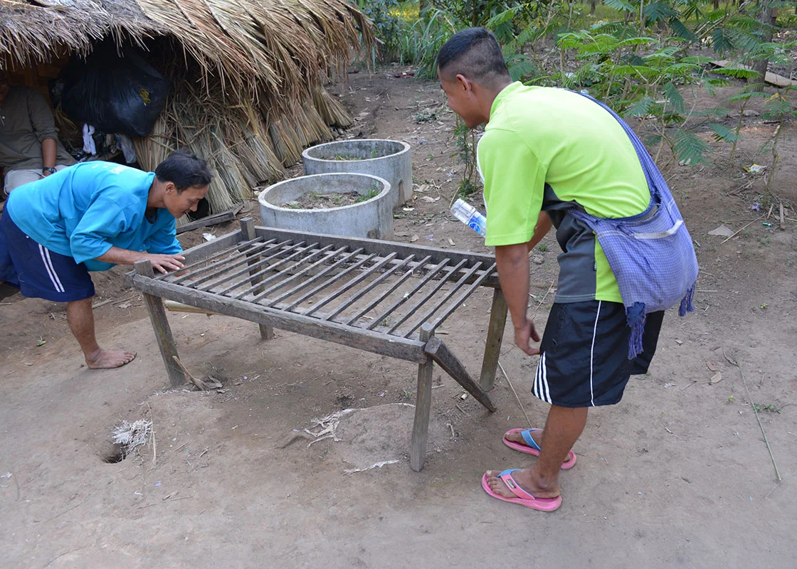 A man at another household showed Taweeke how he set up a table for SODIS X.