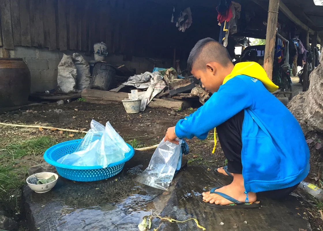 Another household in Viakadee who recently joined the SODIS X usability study. They use a cloth to filter the water before filling it in SODIS X.