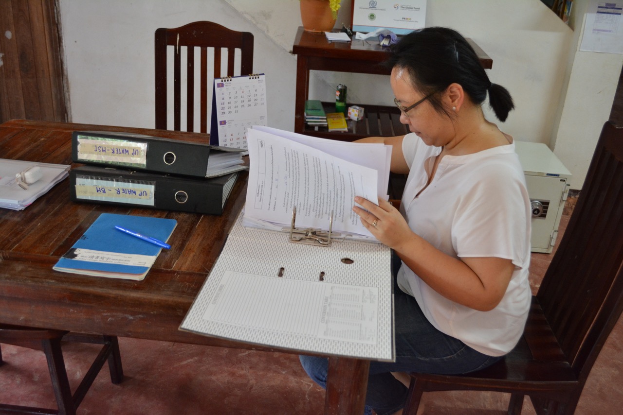 Apinya reading through the feedback gathered thus far from the SODIS X usability study