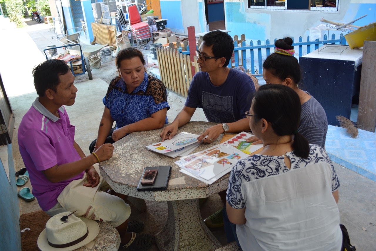 The teachers welcomed the idea and agreed to collaborate on developing teaching materials and lessons with our team.