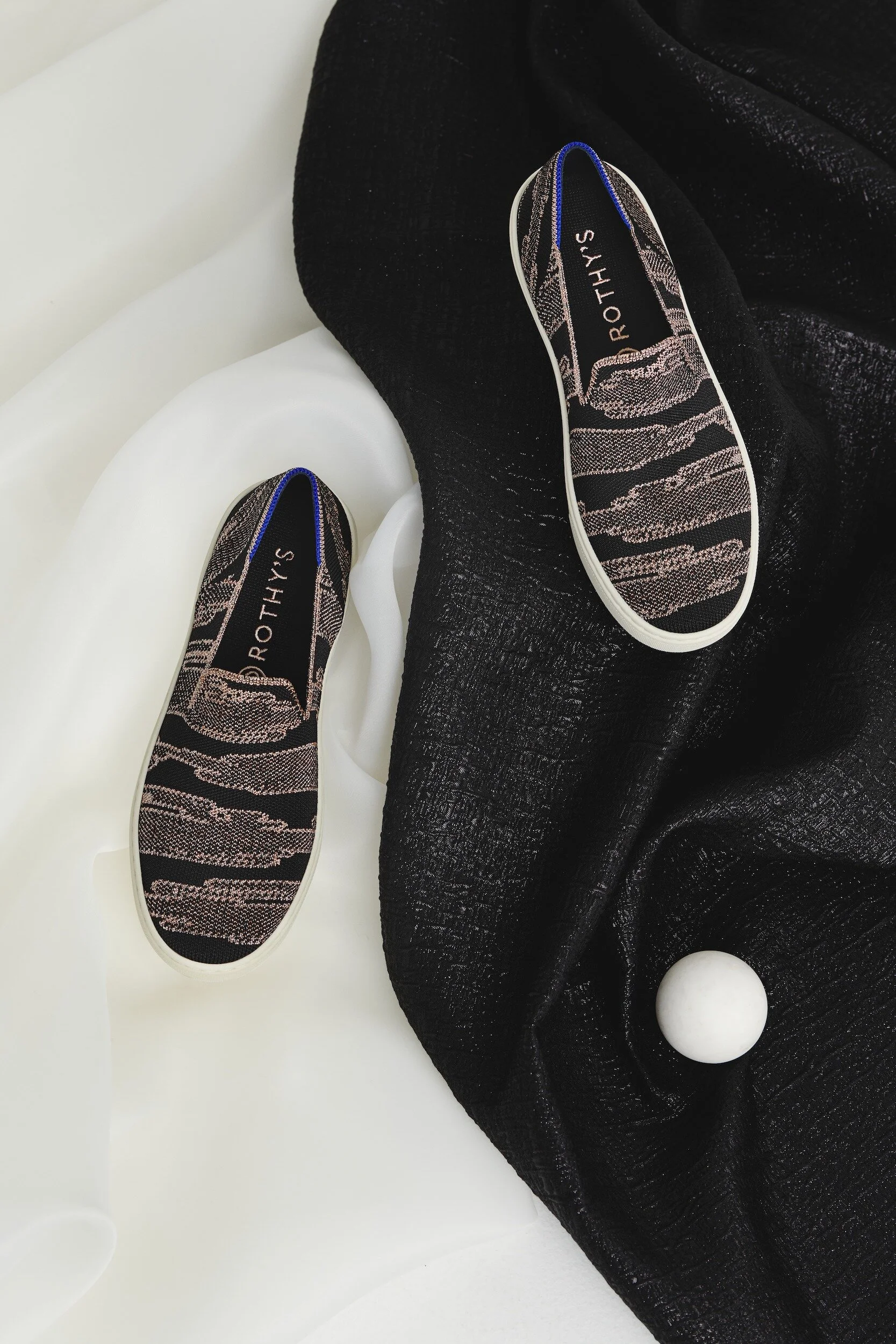 still_life_sneaker_gold_shimmer_0650.jpg