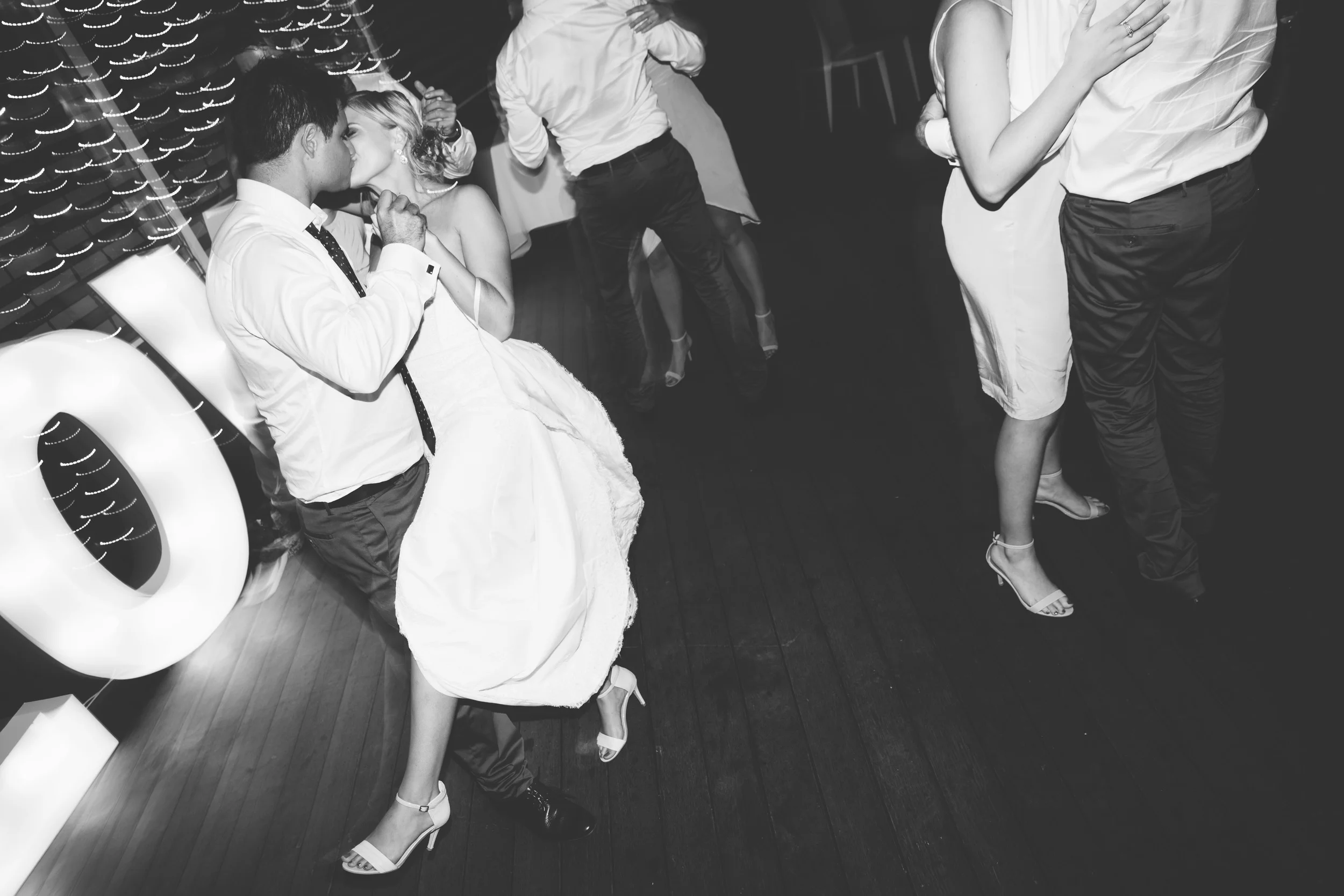 Courtney + Chris_Dancefloor-8866.jpg