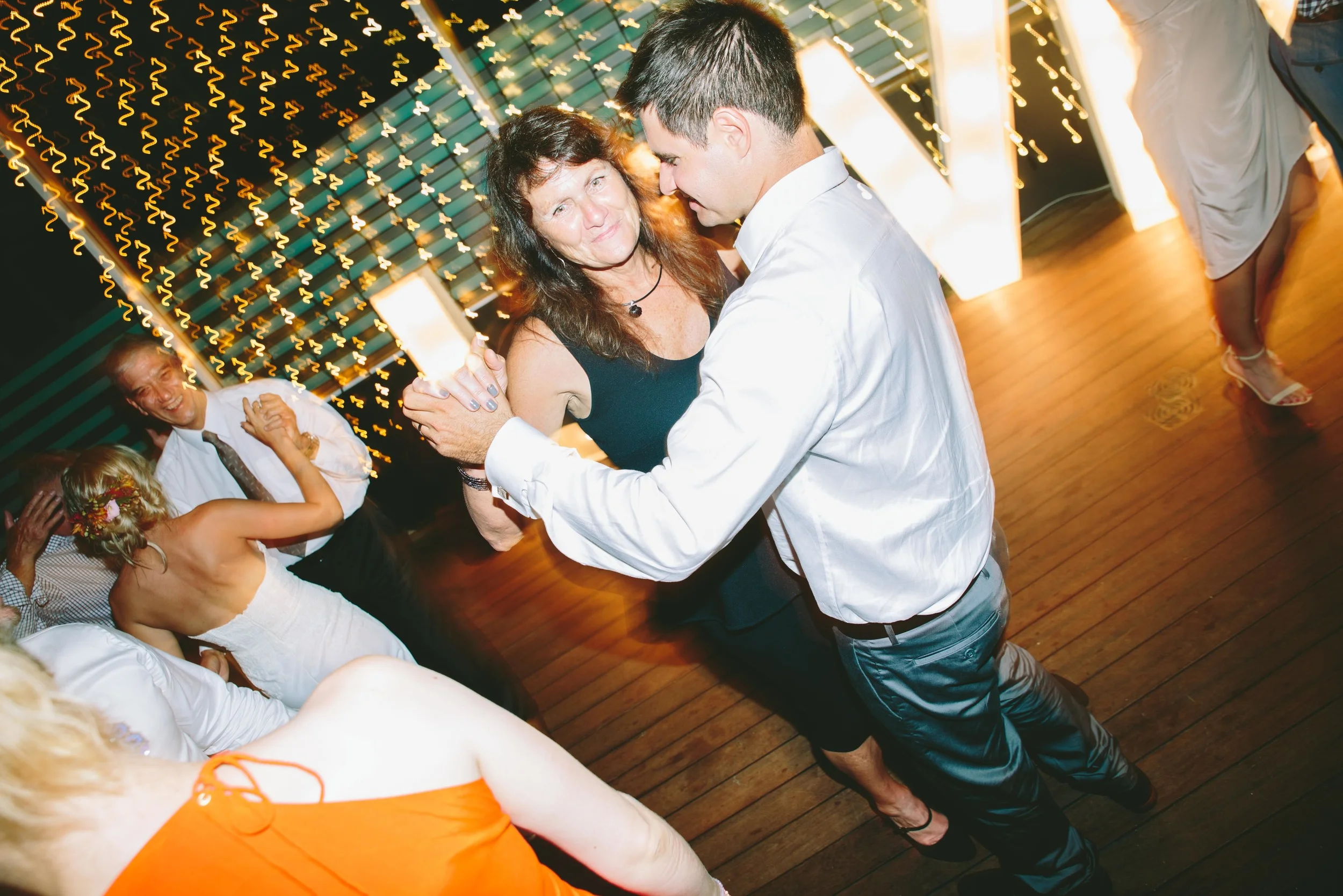 Courtney + Chris_Dancefloor-8948.jpg