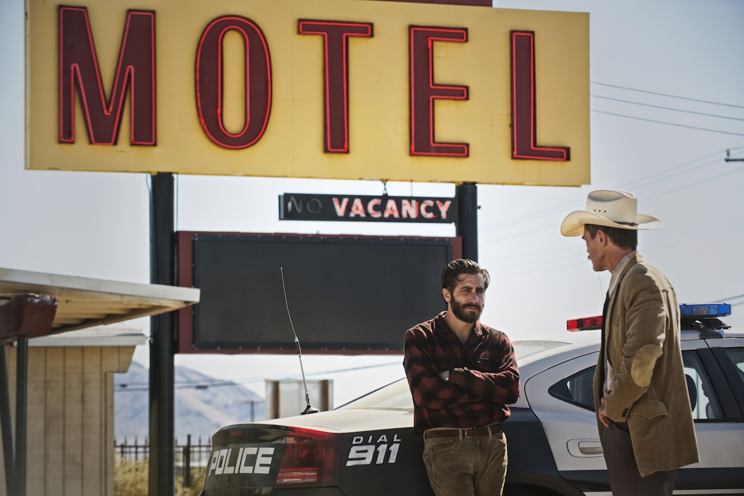 Jake Gyllenhaal and Michael Shannon in NOCTURNAL ANIMALS