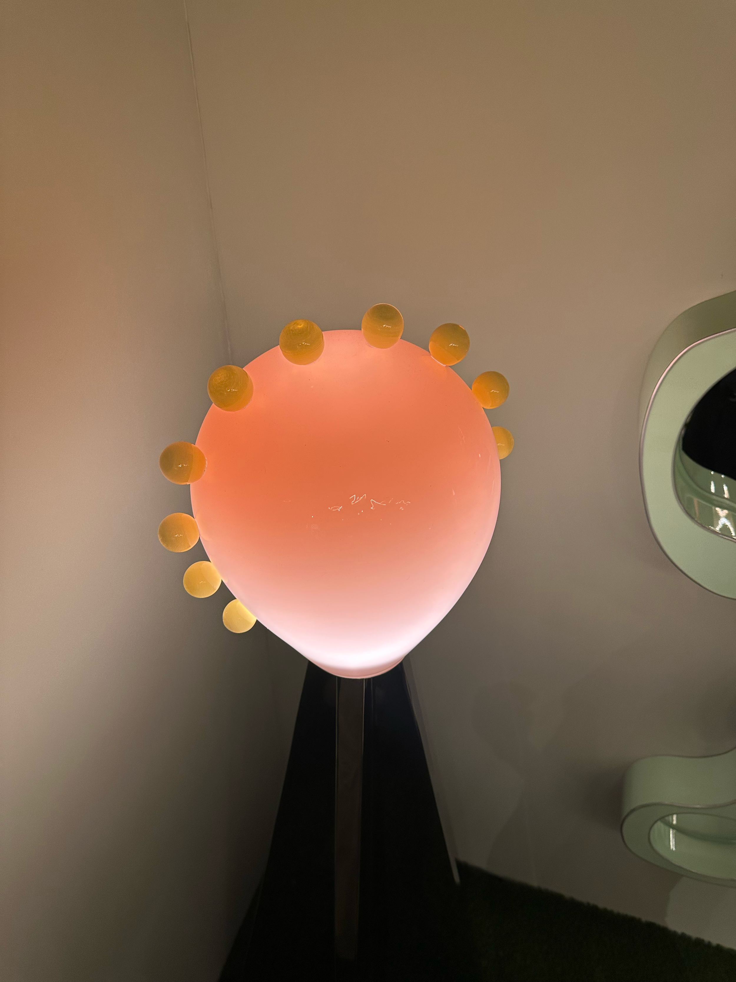merve-kahraman-chicklet-floor-lamp-close-up-1.png