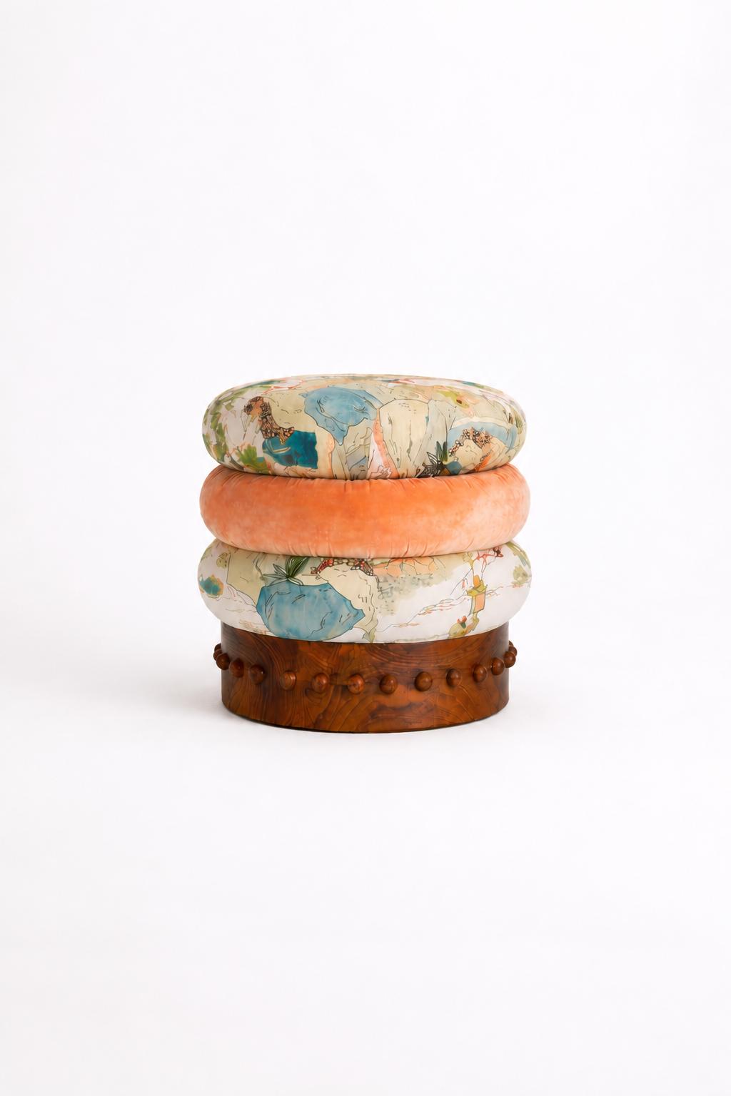 merve-kahraman-macaron-pouf-front-view.png