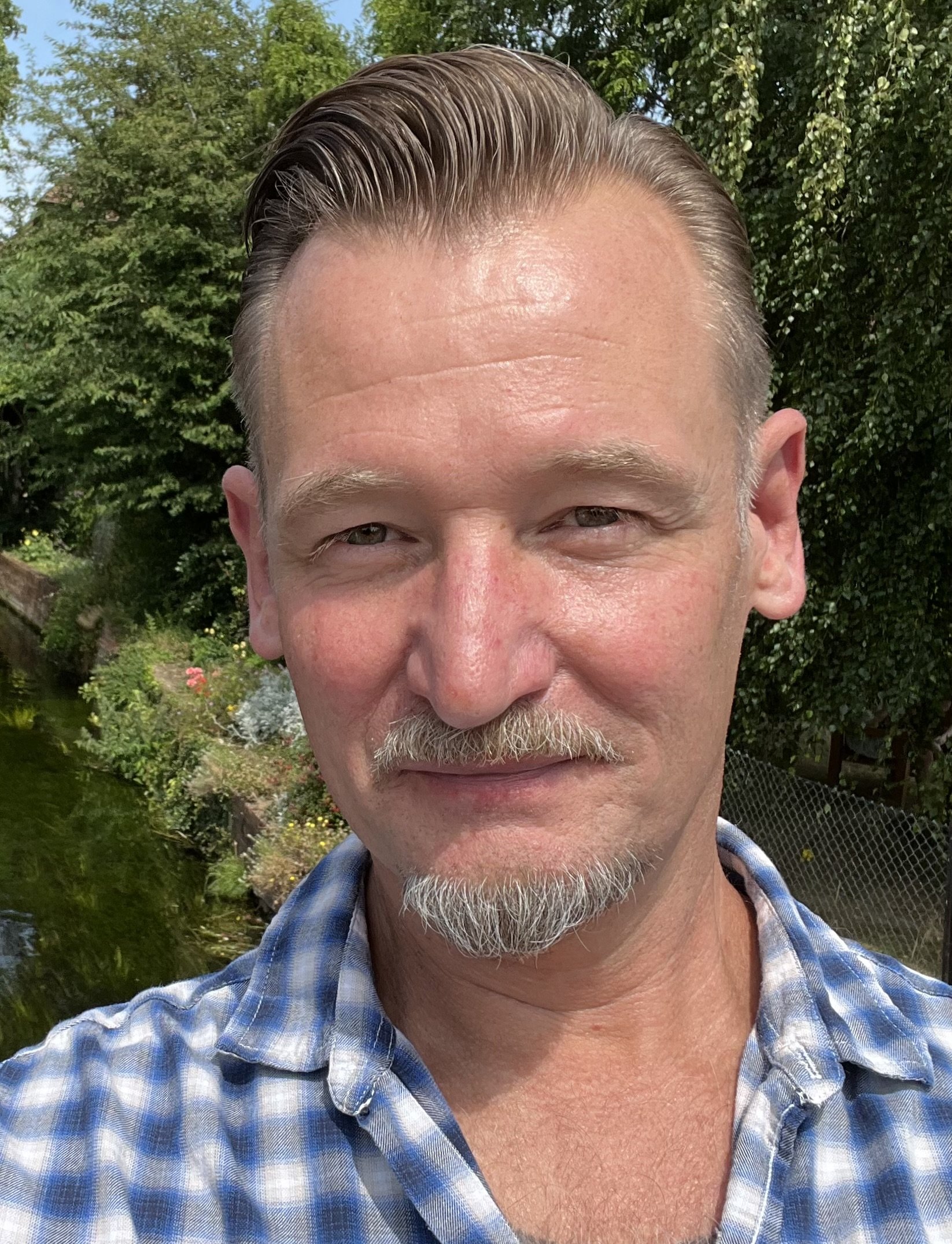 Tony Fox – Psychic Tarot Reader and Intuitive Healer based in the UK