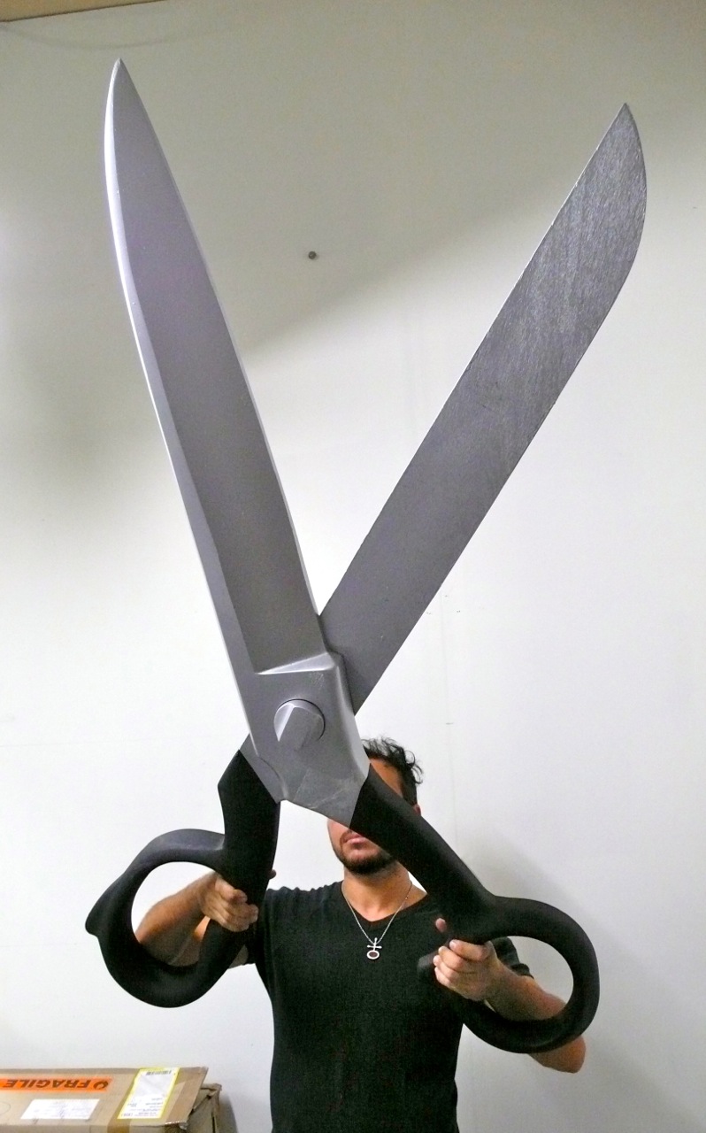 Giant scissors