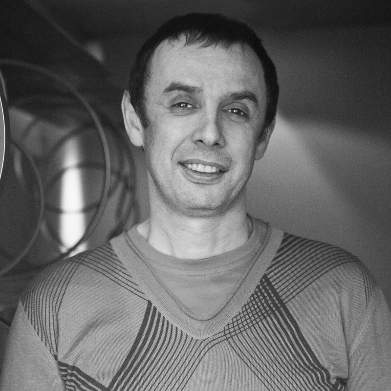 Виталий Ивахов бизнесмен, владелец сети салонов «100% интерьер» (с 1994 года), украинской коллекции дизайнерской мебели First Family (участники Bologna Design Week 2015), автор и ведущий программы «Курс Интерьера» (с 2008 года). Виталий является экспертом интерьерного рынка, лектором, членом жюри и ведущим украинских интерьерных конкурсов, постоянным участником международных интерьерных выставок на протяжении 18 лет.