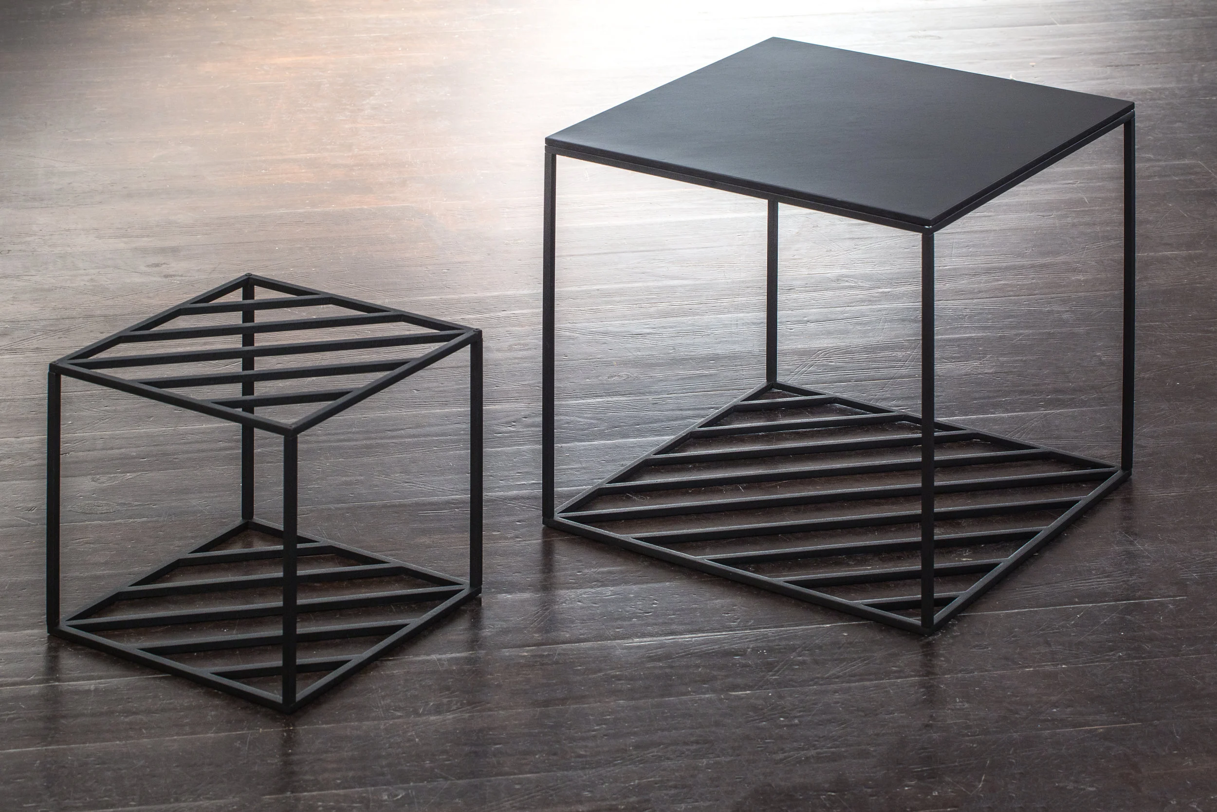 Дизайн студия FILD создала модификацию своего журнального столика Hatch Table с использованием черного шпона Gabon Ebony . После выставки на Неделе дизайна в Киеве, столик отправился на выставку скандинавского дизайна Stockholm Design Week.