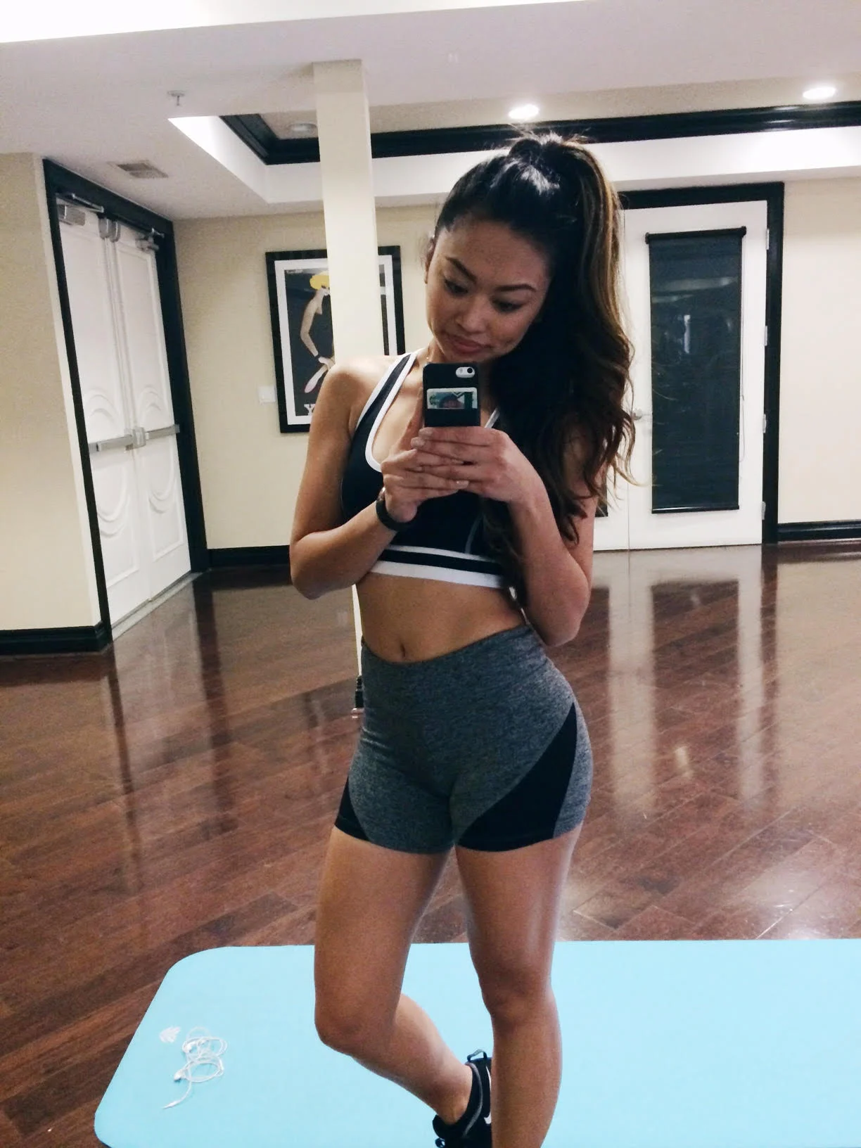 F21SELFIE3.jpg