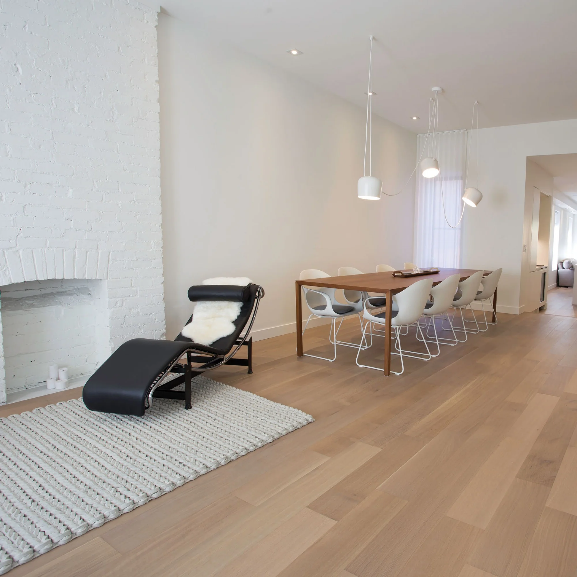 white-oak-nautilus-wire-brushed-rift-quarter-sawn.jpg