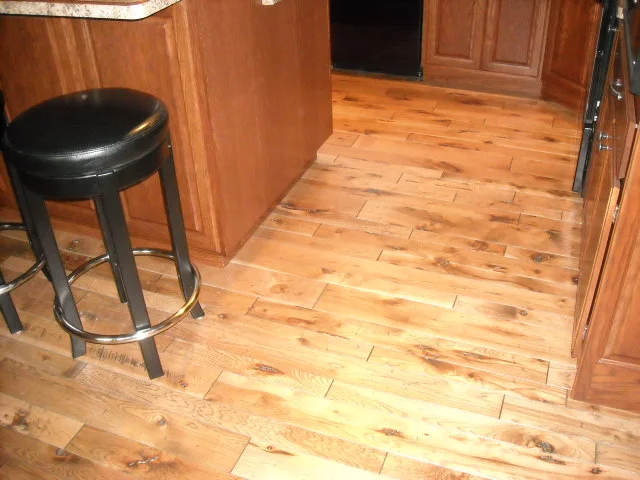 pioneer plank hickory 002.jpg