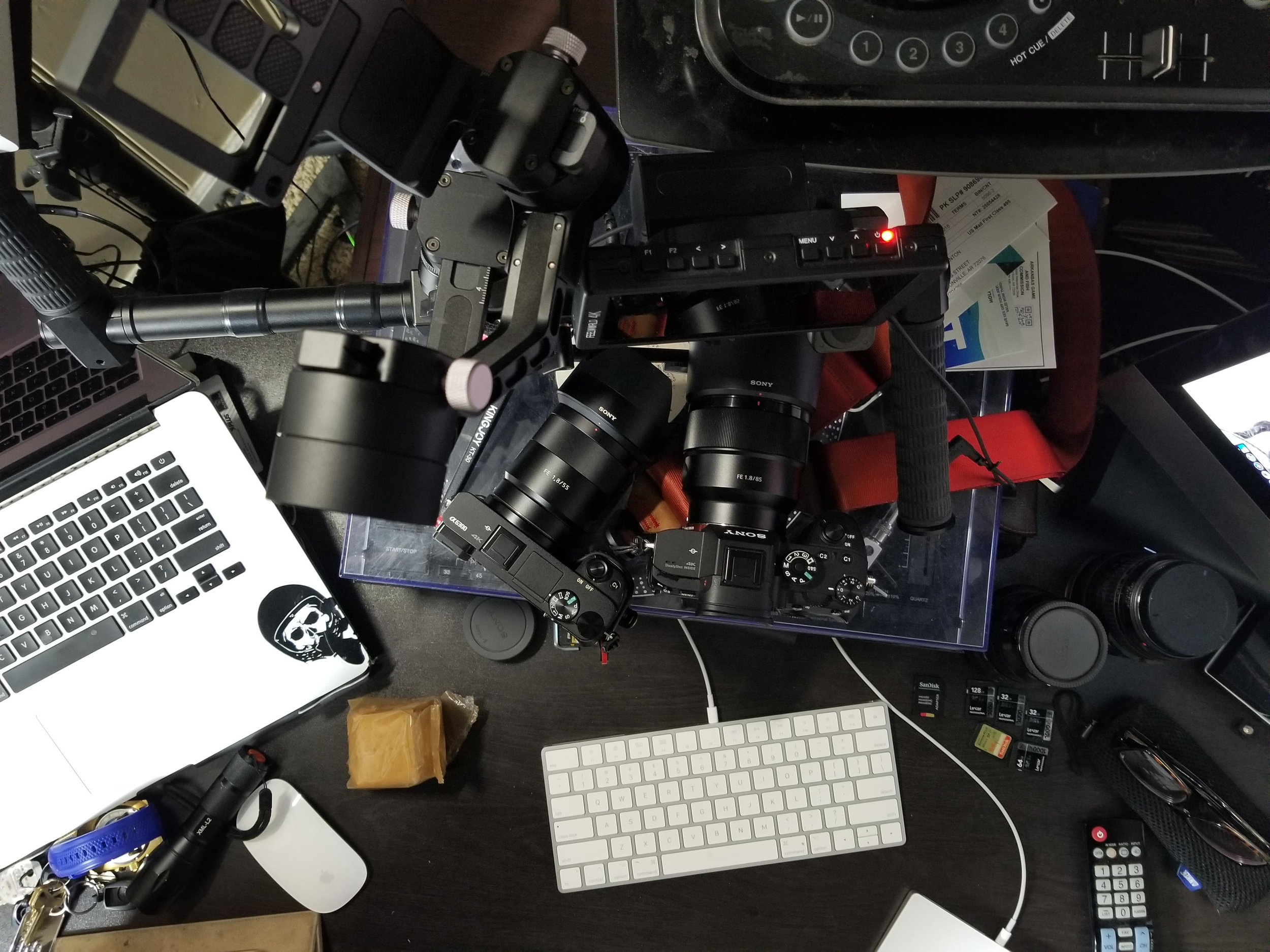 media desk dre akbad.jpg