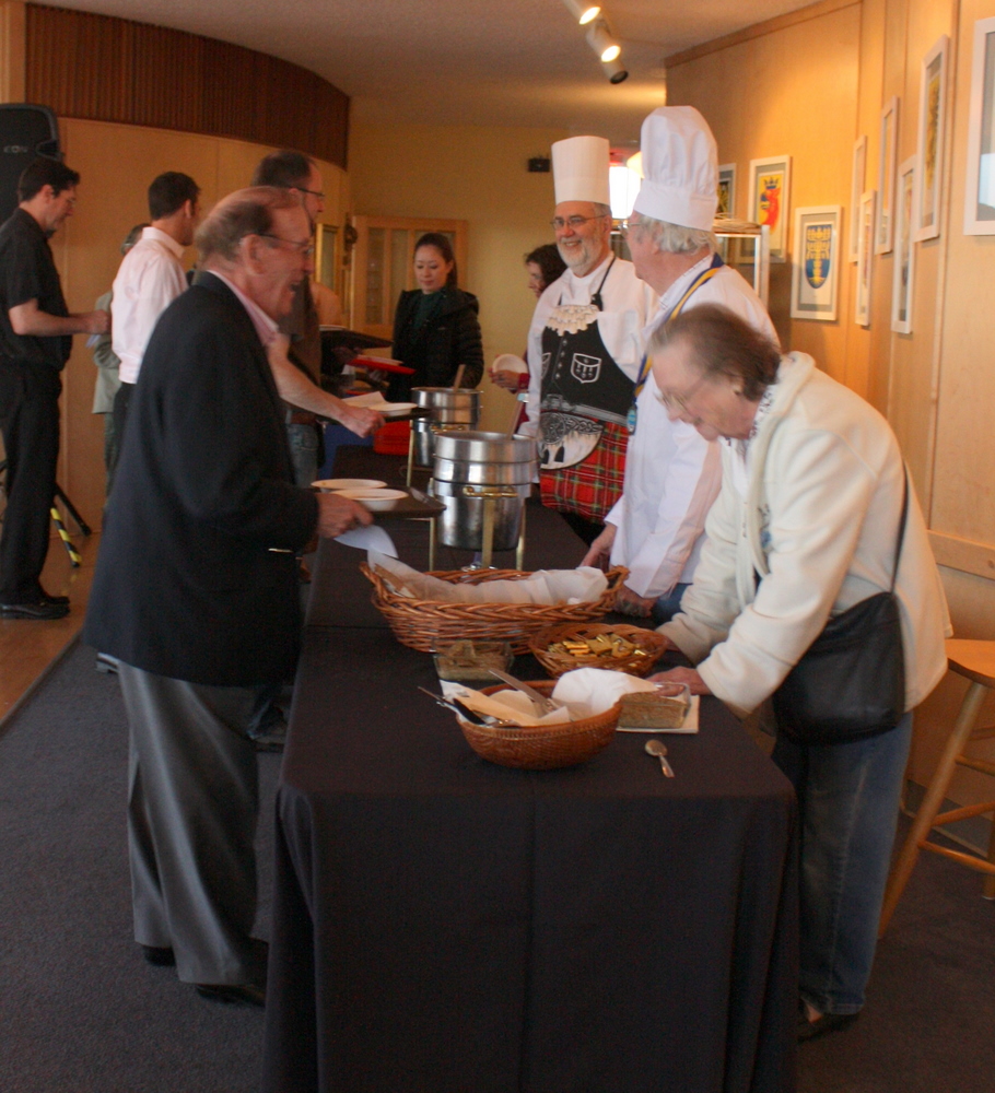  Pat, Gunnar and Birgitta dishing out the good stuff. 