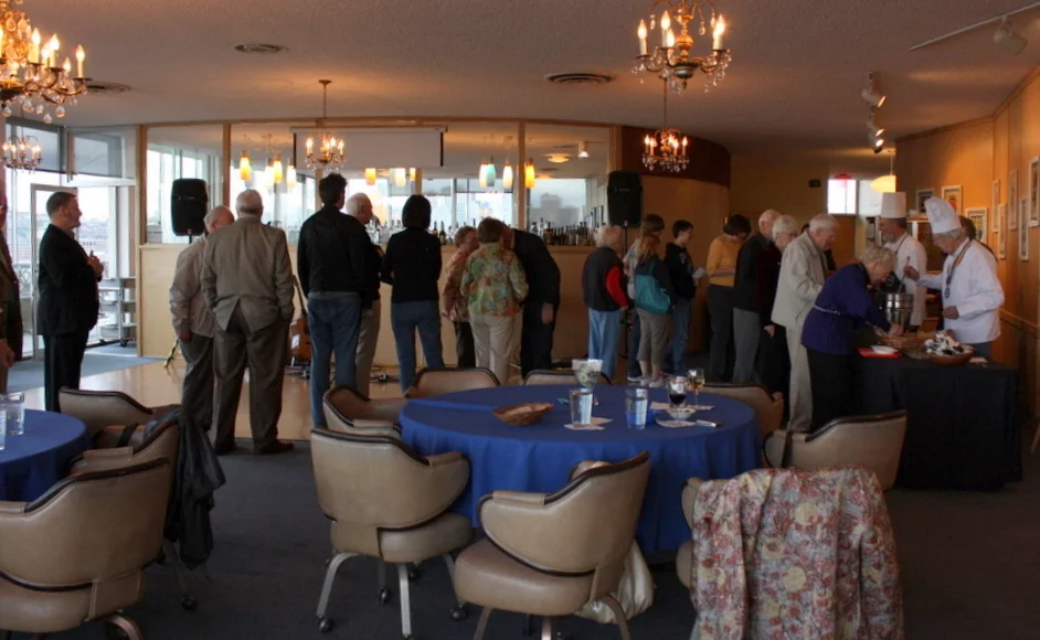  And the competition began! No need for pro judges, this was a democratic contest - the will of the people would determine the winner. 