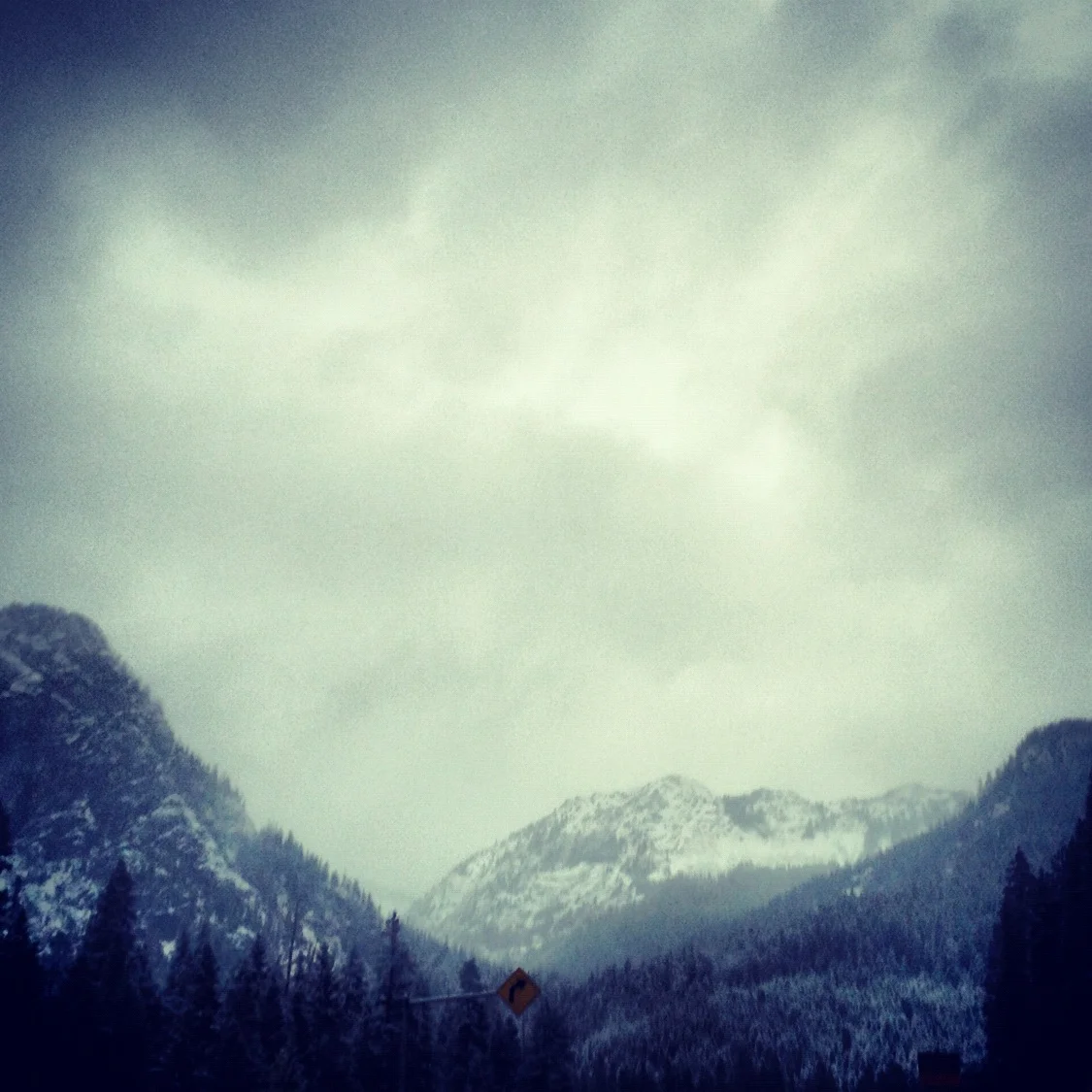  And when I hit snow at the Pass, I became more apprehensive about the prospect for the day. (I suffer from terrible carcolepsy, which often means I have to add an extra hour onto travel time for rest area napping.) 
