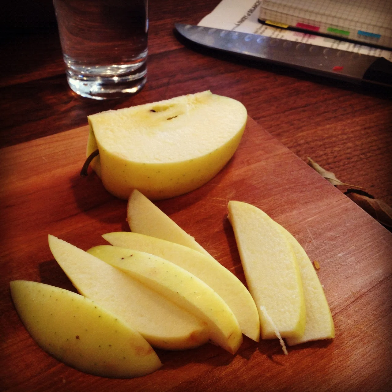  In our class, we were to preserve our apples several ways: apple sauce, apple butter, apple jelly, apple chutney and dried apples. Step one, you guessed it: cut up the apples. 