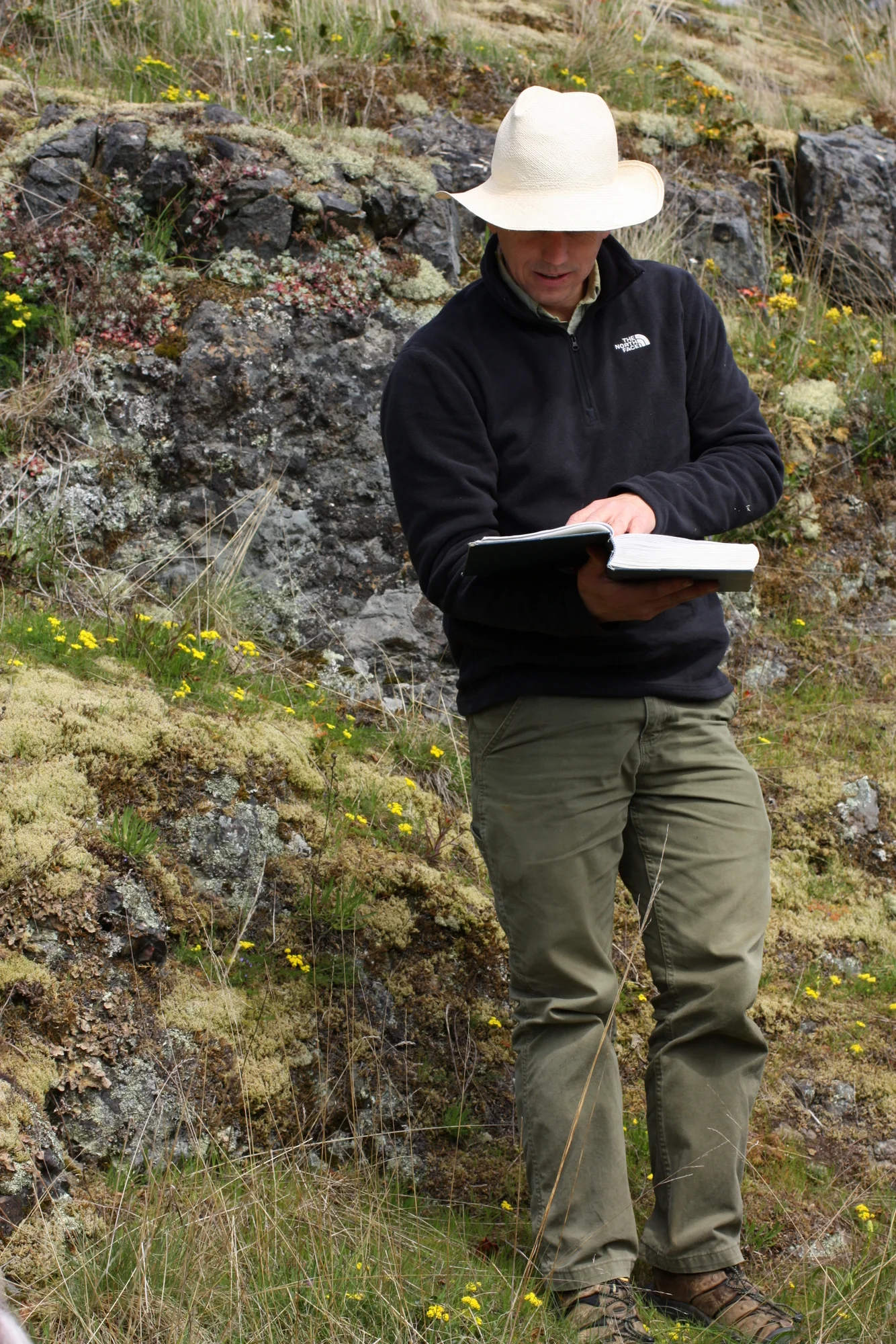  Our instructor, David Giblin. He is the Collections Manager of the University of Washington Herbarium, and has written a guide to the flowers of Mt. Rainier. The book he's holding is the Flora of the Pacific Northwest: An Illustrated Manual, aka "Hi