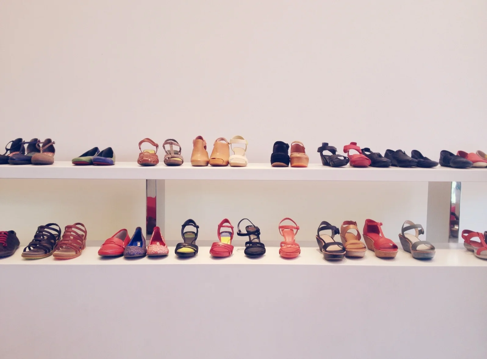  Lucia bought some Camper shoes. More cheerful and genuinely friendly people. 