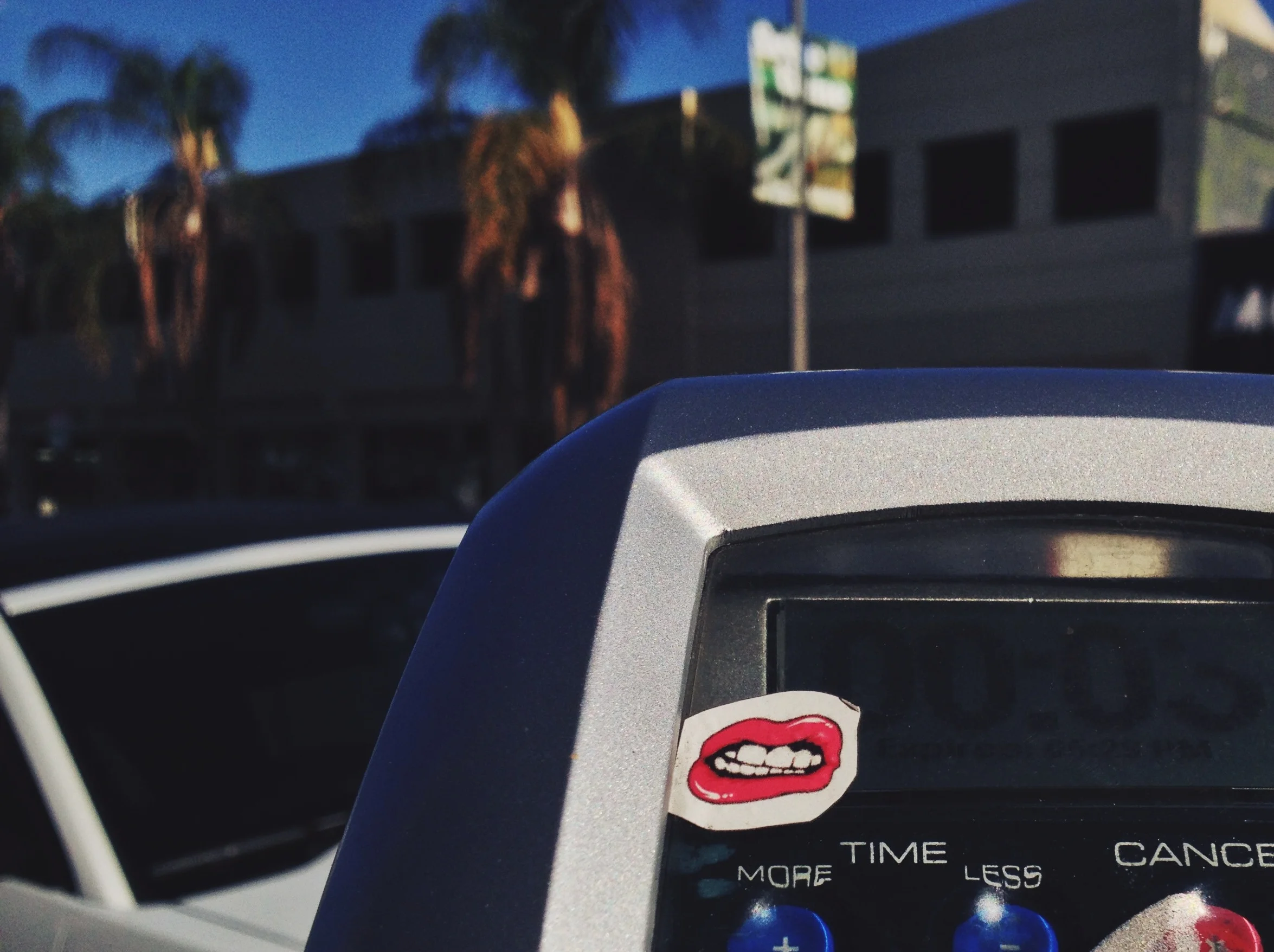  Onto Melrose, less pleasant, guy shouting about baseball bats appearing every time we exited a store. My feet hurt, my jeans were too tight, I had developed a sunburn on my face and we were walking west. 