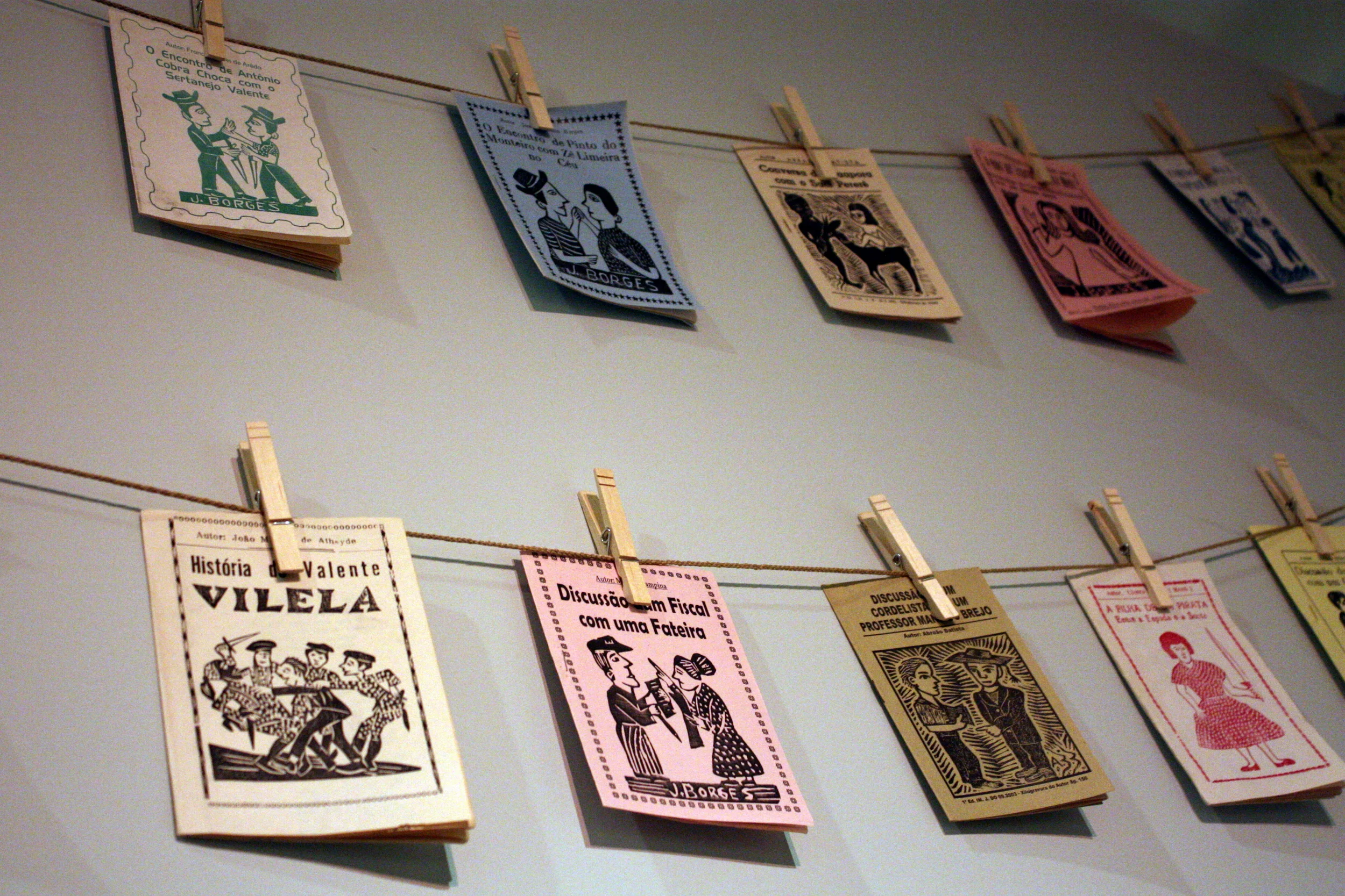  Besides the permanet Girard exhibit, there was also a special focus on Brazil, starting with these "Literatura de Cordel" (literature on a string). It "refers to small handprinted chapbooks of poetry, which address popular themes, folktales, and leg