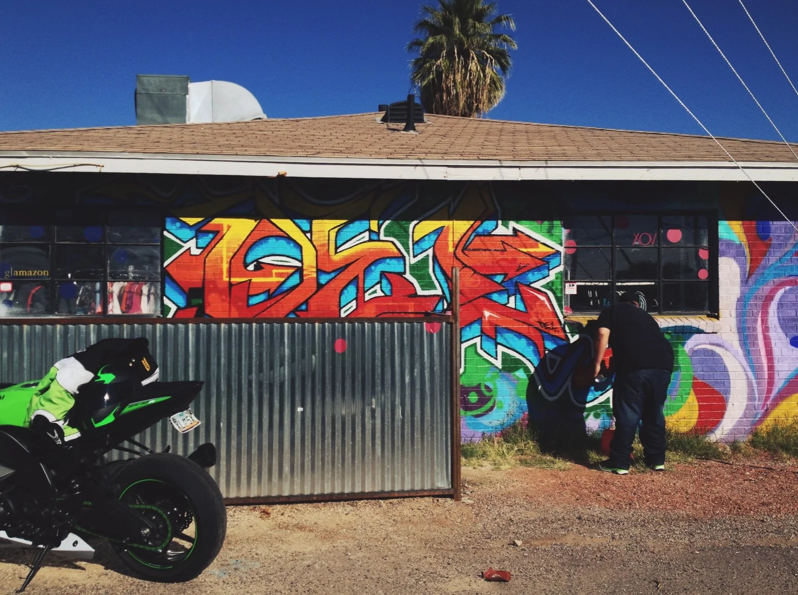  Met this fellow named Gilbert working on a piece. He's 34 and been doing street art for 20 yrs. Said new low pressure paints give painters more control over their results. Has painted in Europe and noted differences in acceptance bet there and the S