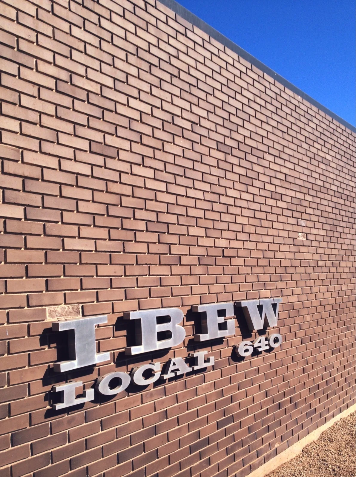  Architect Al Beadle. Built in 1967, inspired by Mies Van see Rohe. Still in use by the union today. 