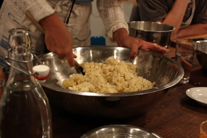  Mixing the horseradish into the gnocchi dough. 